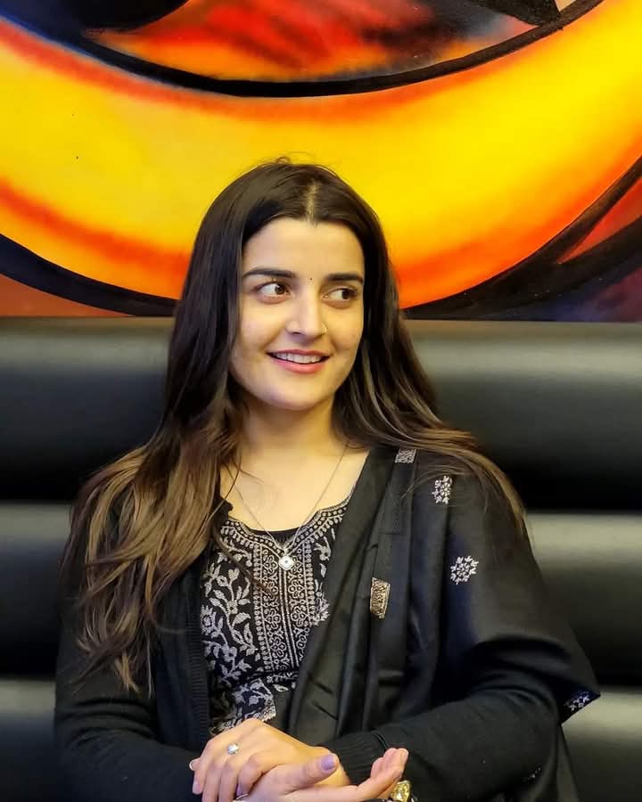 @(★^O^vaniasharma★)