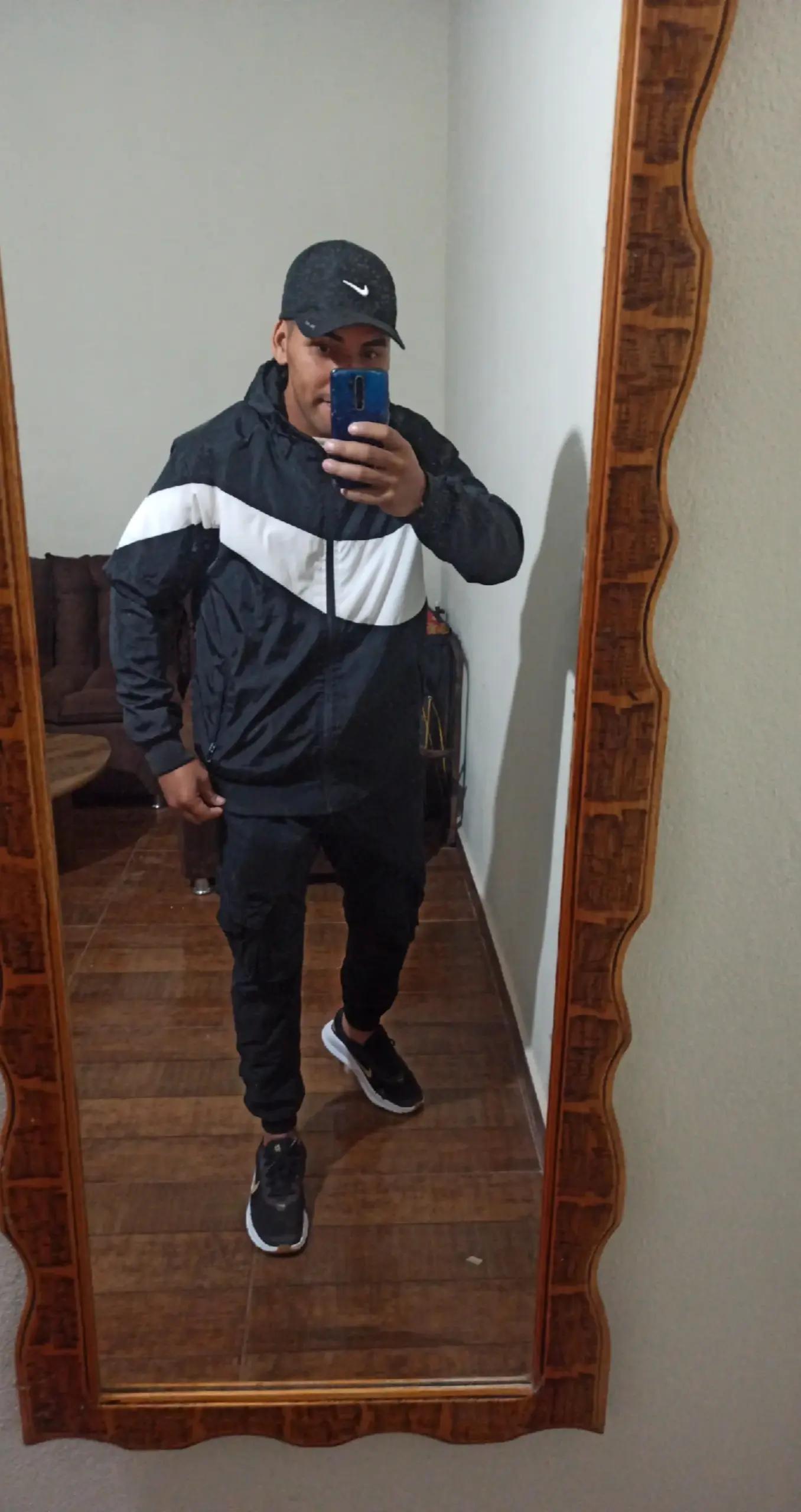 @Gustavo Coronel González