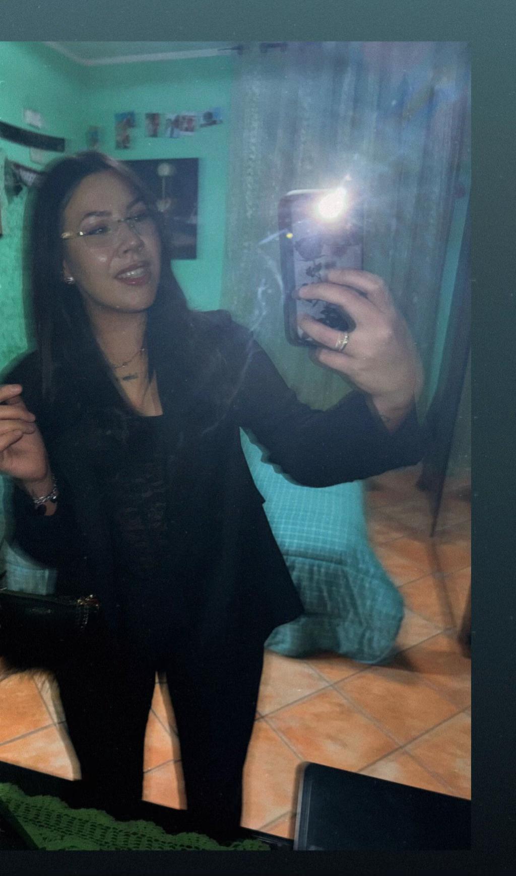 @annazollo_