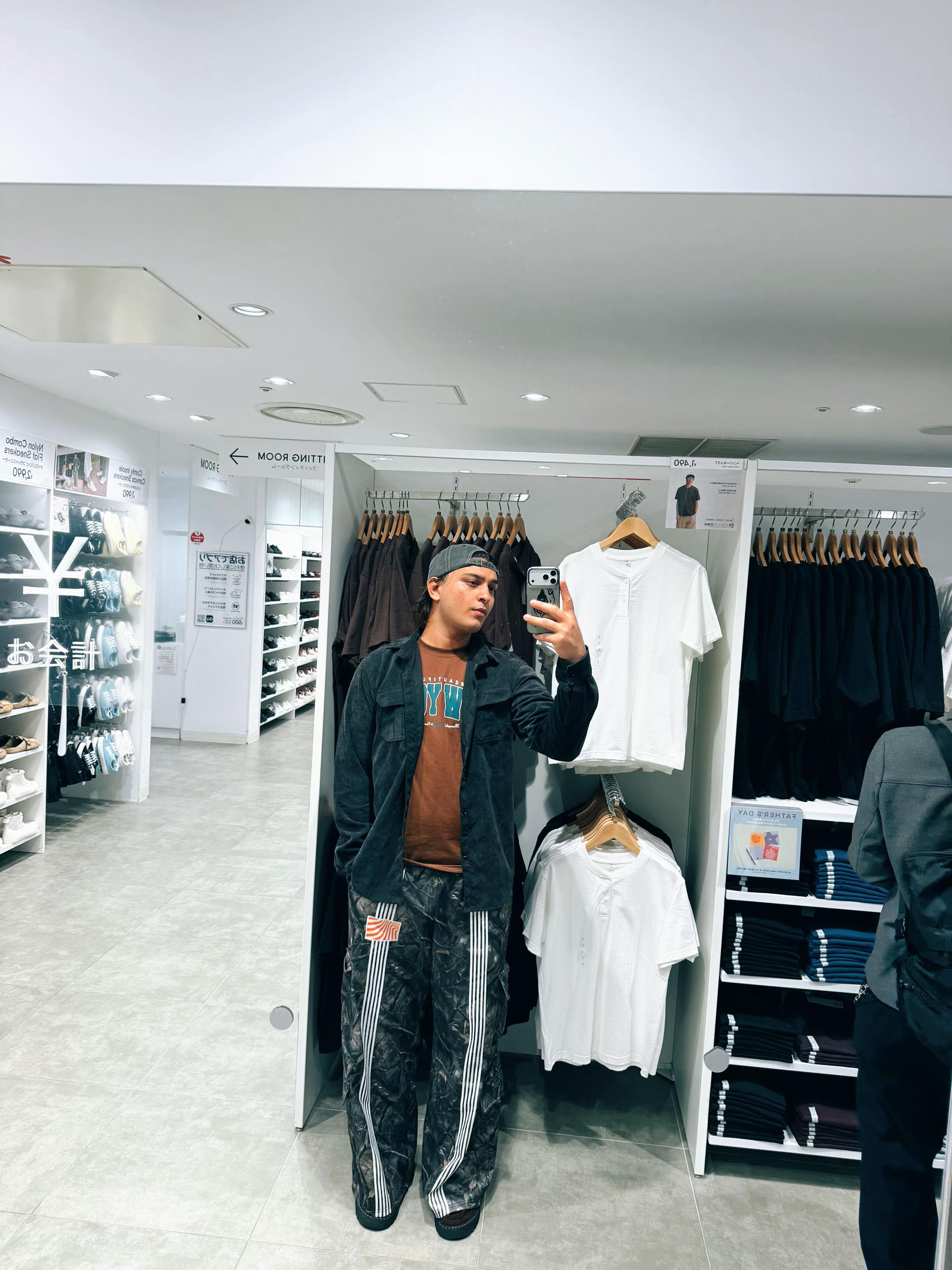 @SUJAL👀🖤