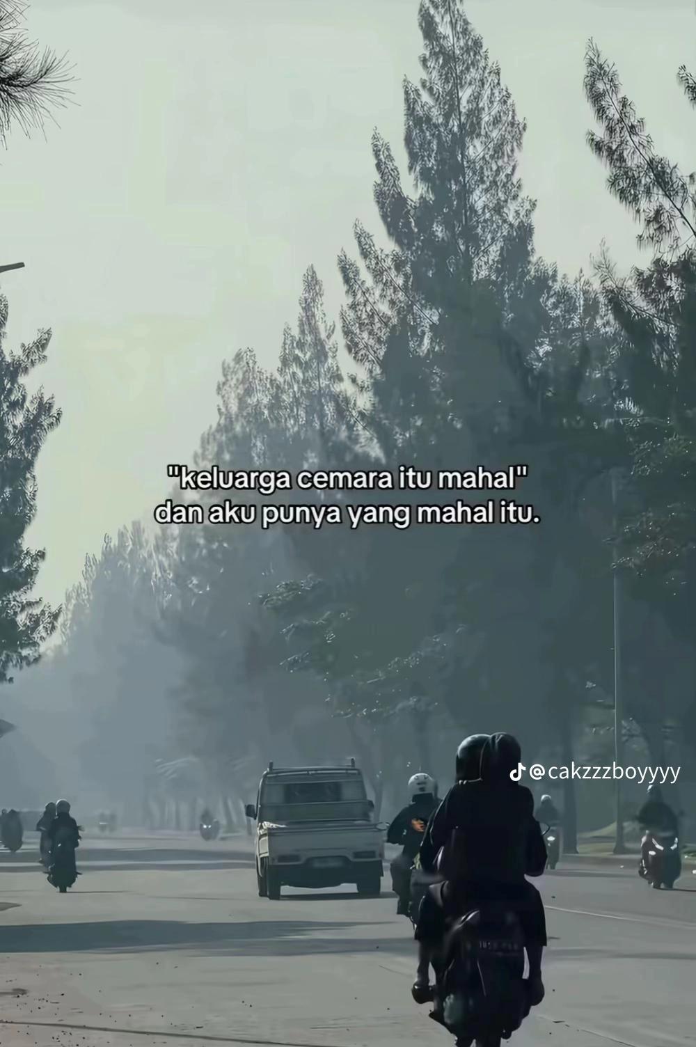 @𝓔