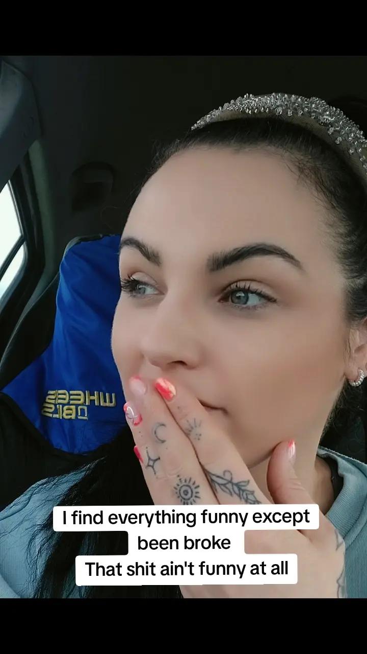 @Carla 💛🤍💛