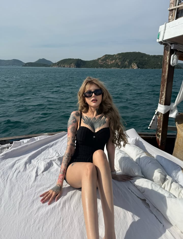 @freakworldgirls