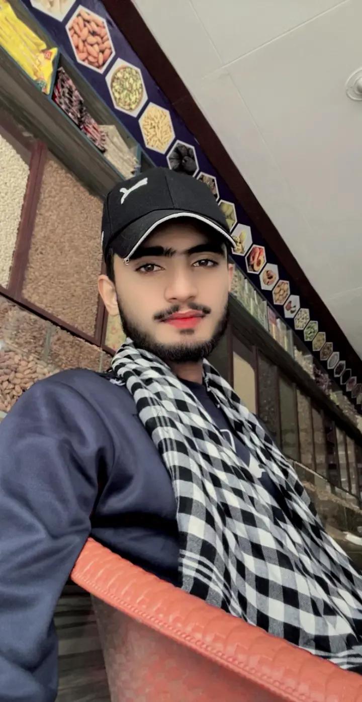 @𝐔sᴍɪɪ ᴍᴀʟɪᴋ ➳✪