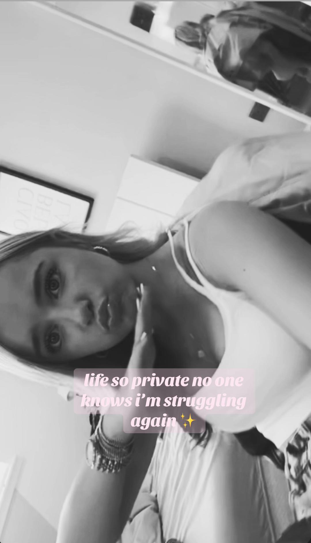 @𝐜𝐚𝐫𝐥𝐚𝐡𝐨𝐥𝐦𝐞𝐬𝐱