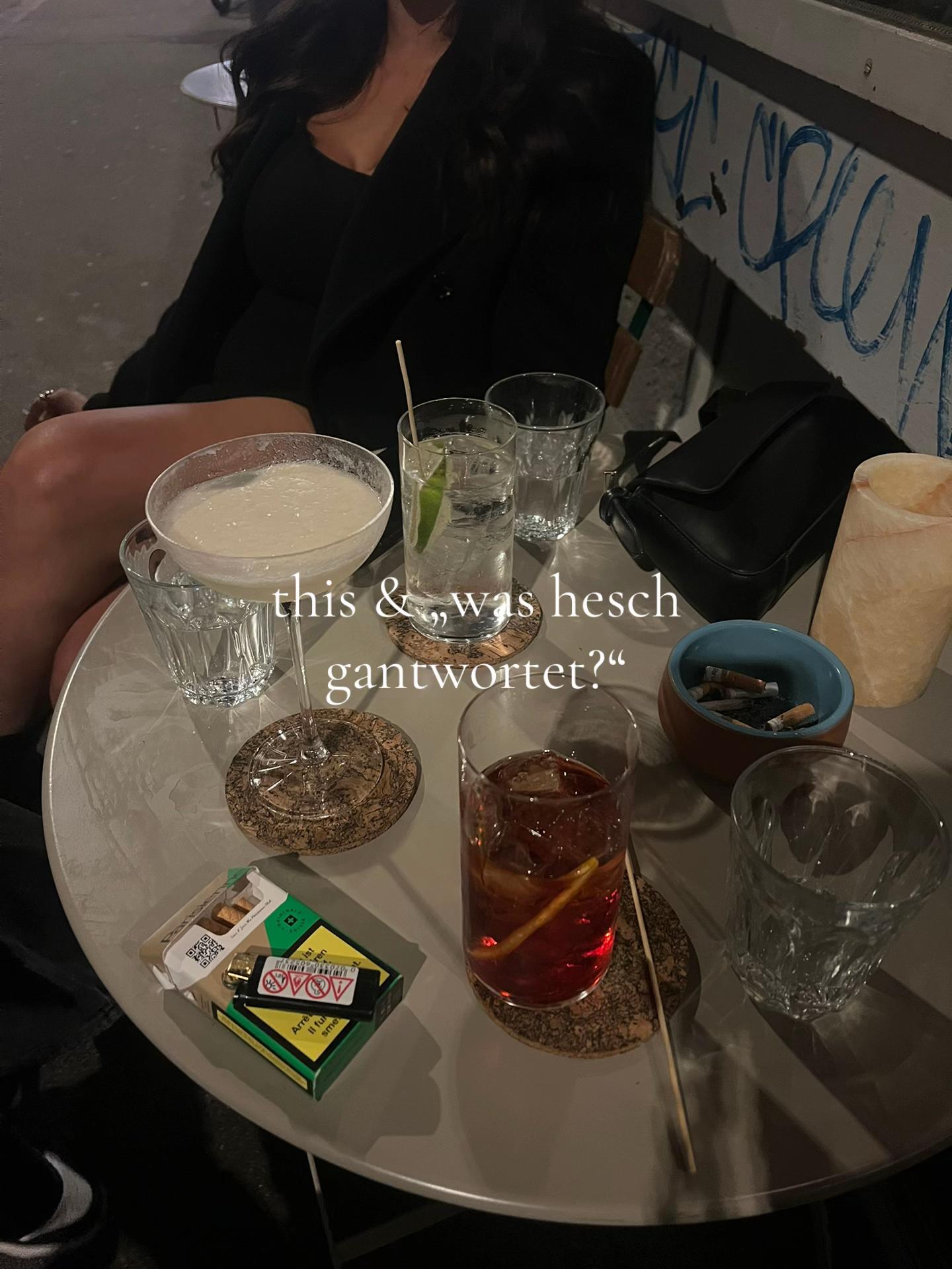 @VIVIENNE PARIS