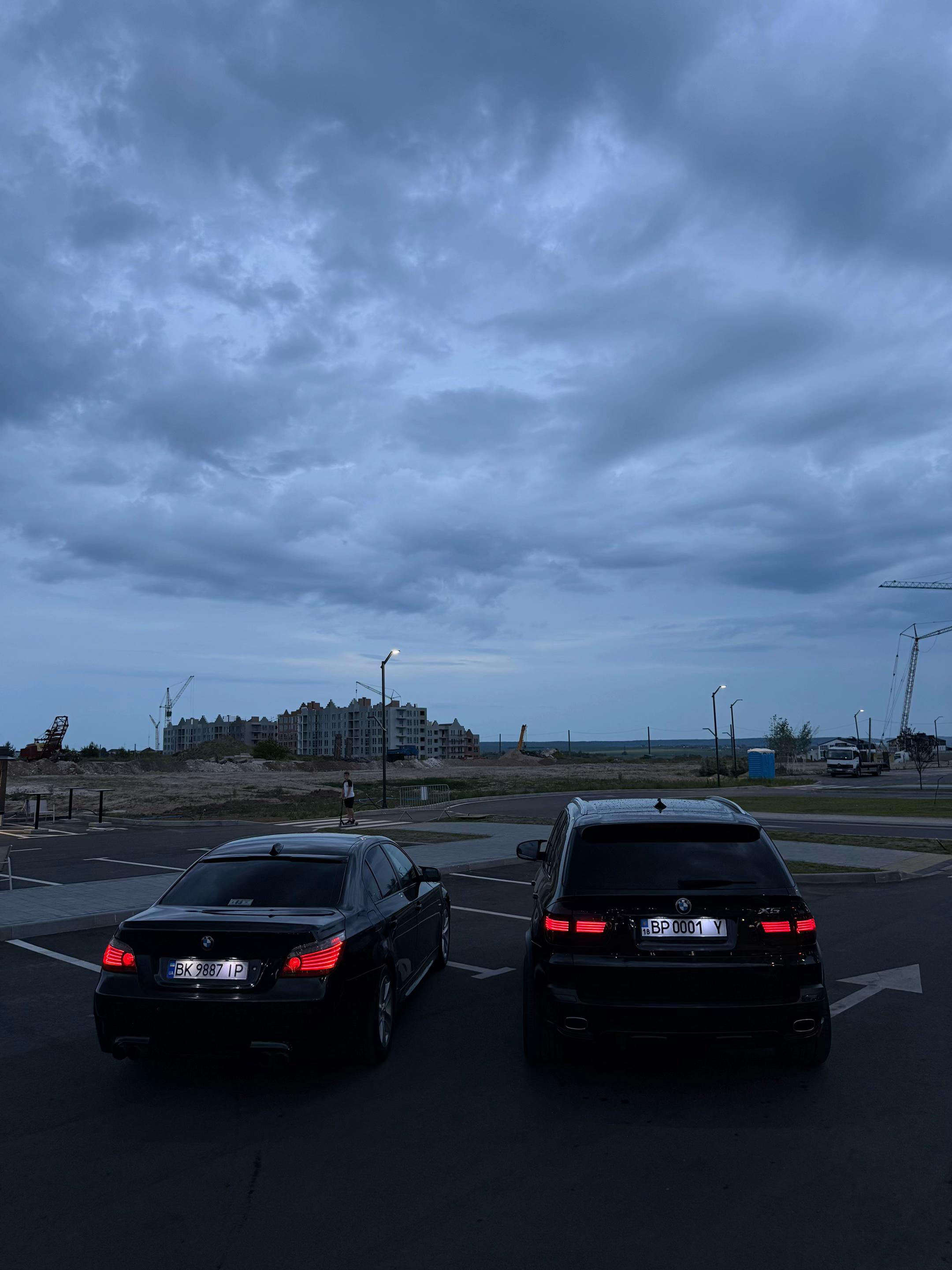 @9887🌪️