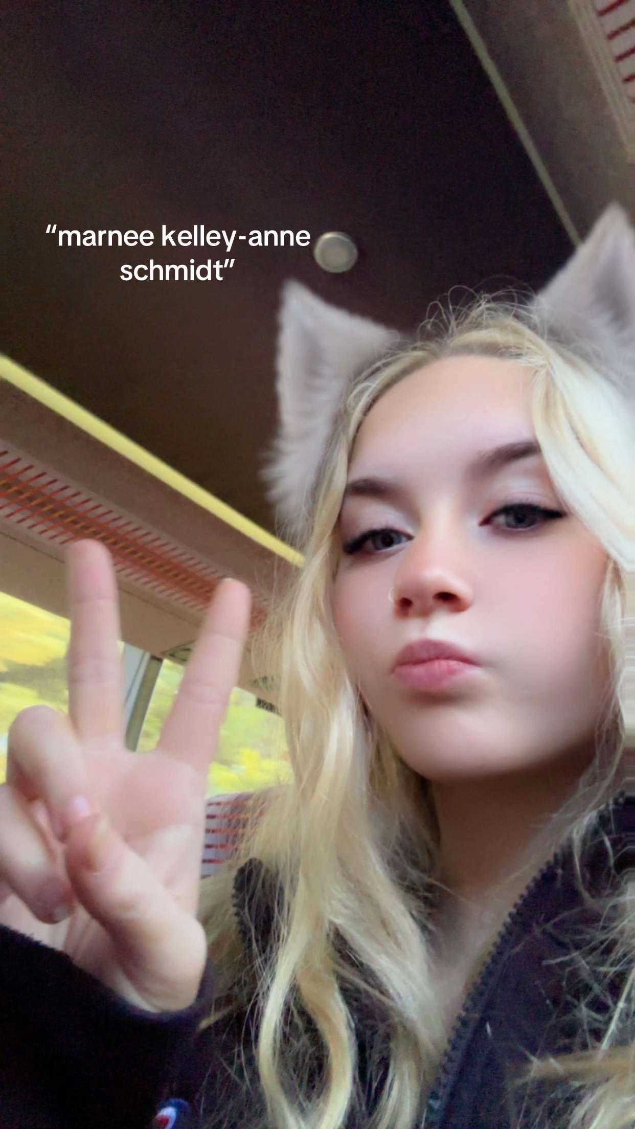 @unironicallyblonde