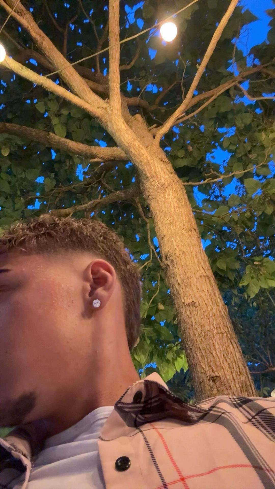 @…