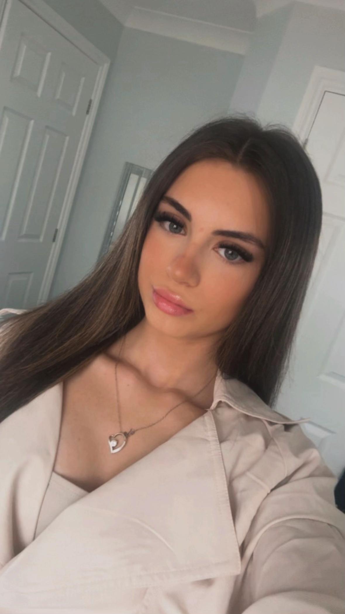 @𝐬𝐡𝐚𝐧𝐢𝐲𝐚🤍