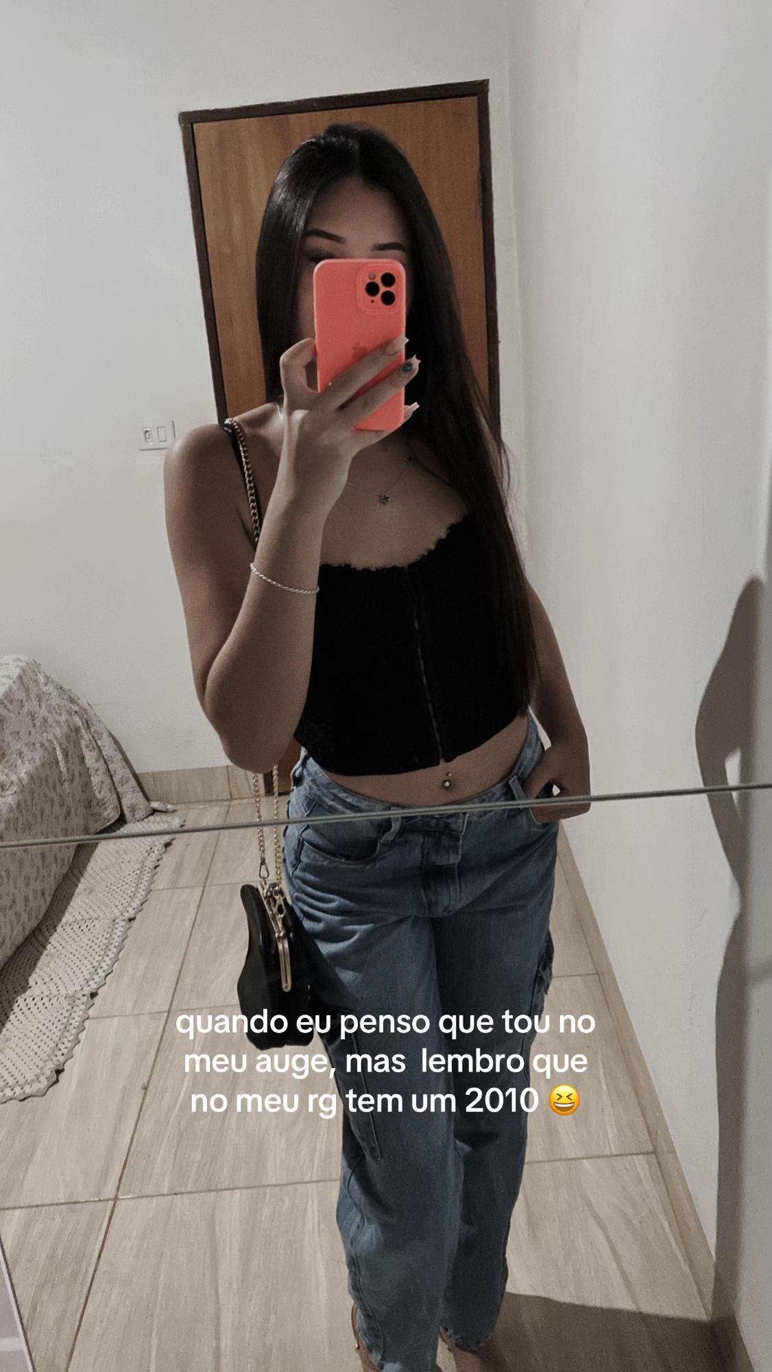 @julia vit&oacute;ria