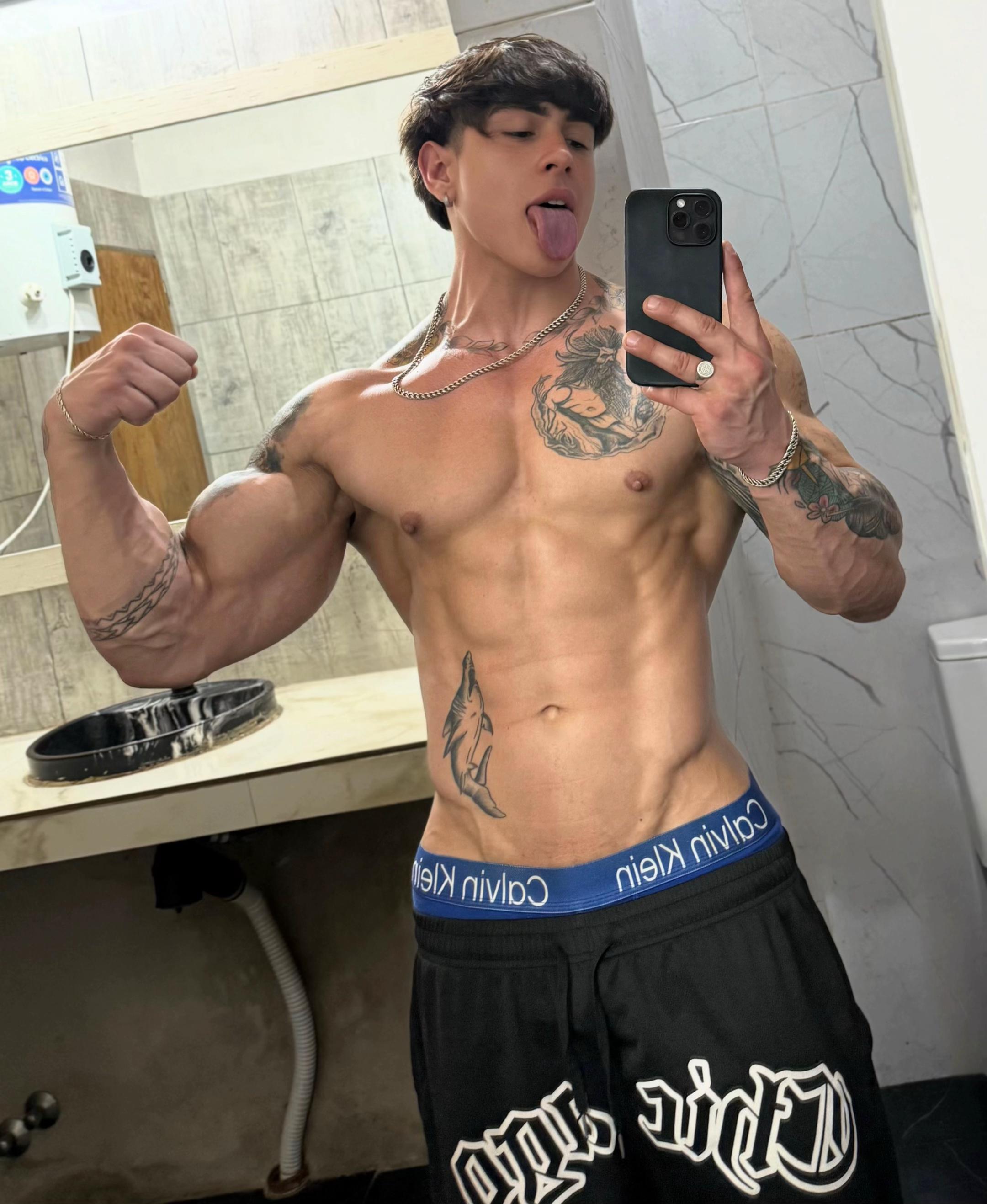 @Nicolás