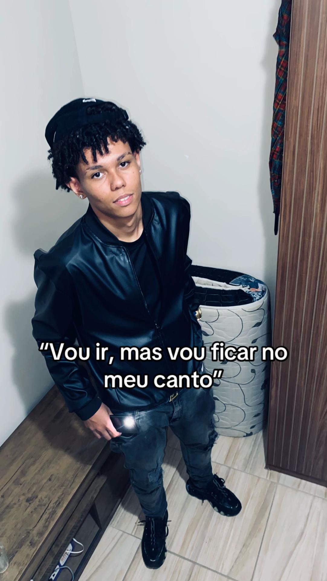 @🏄🏻♂️