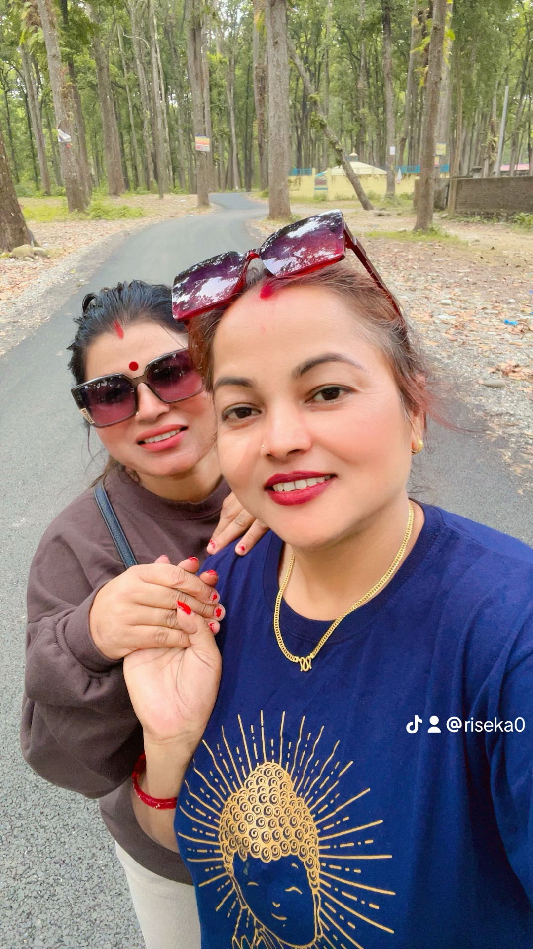 @Reesika Ratna Reesik