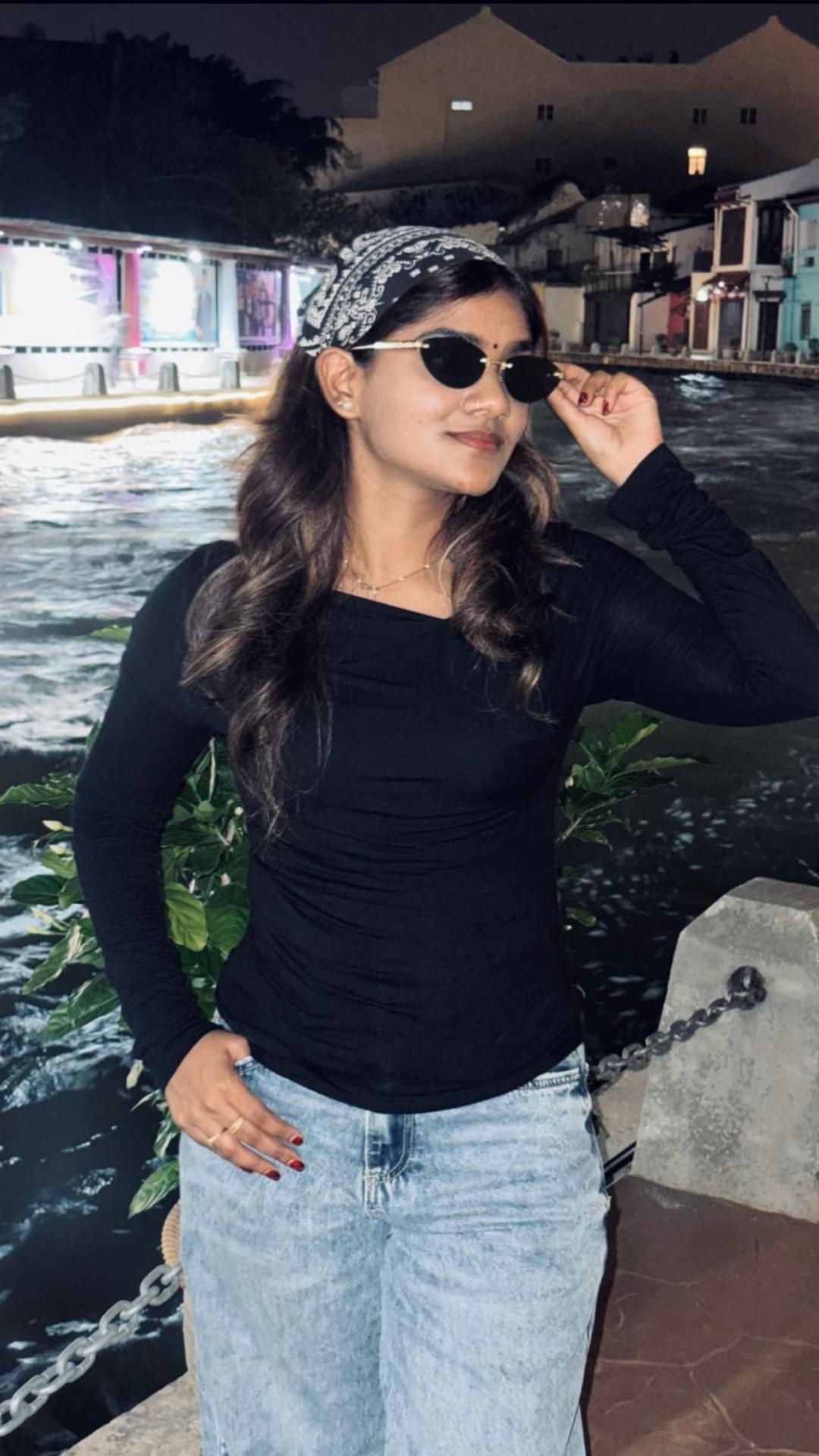 @yaashni_