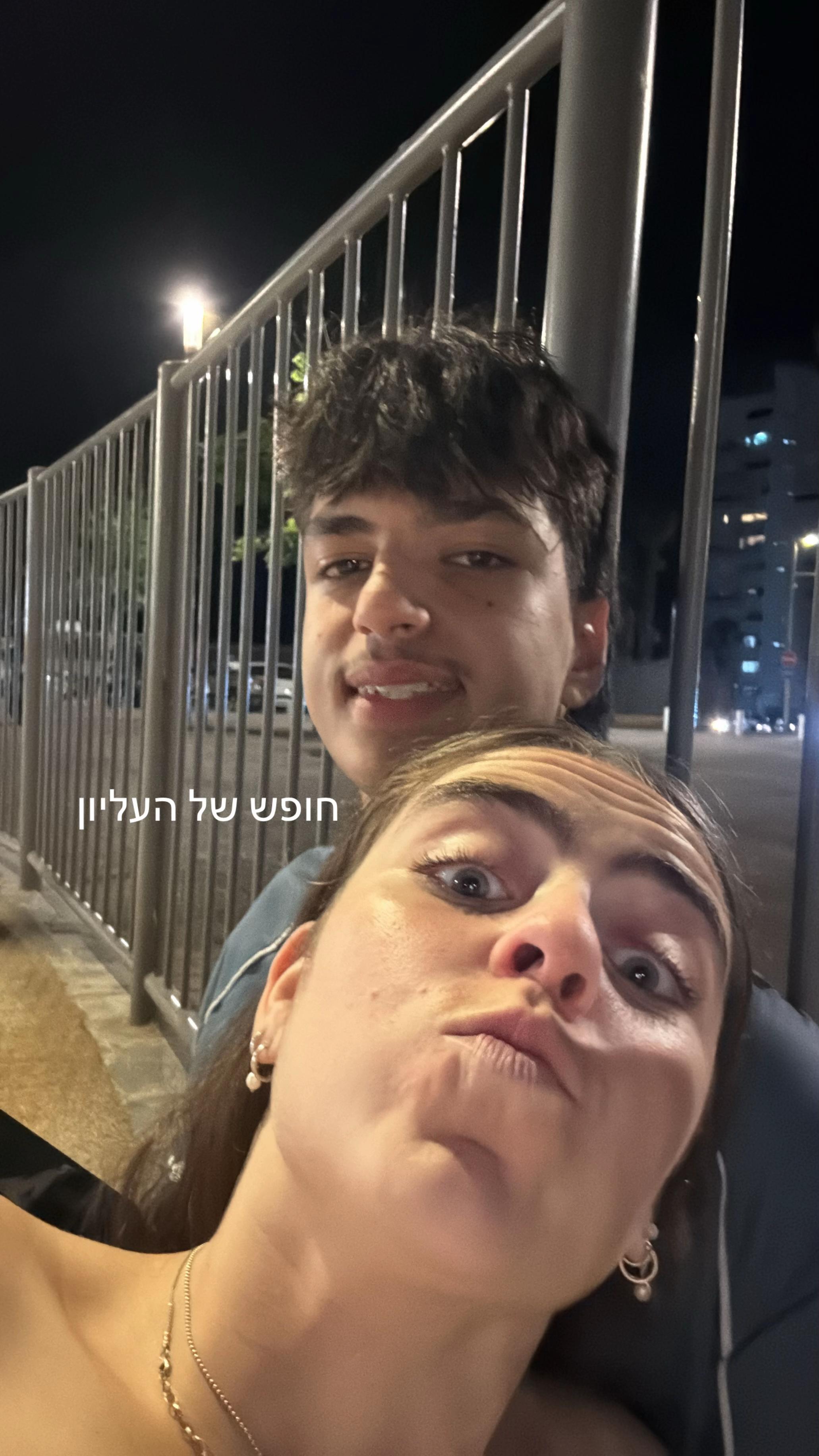 @Leeya