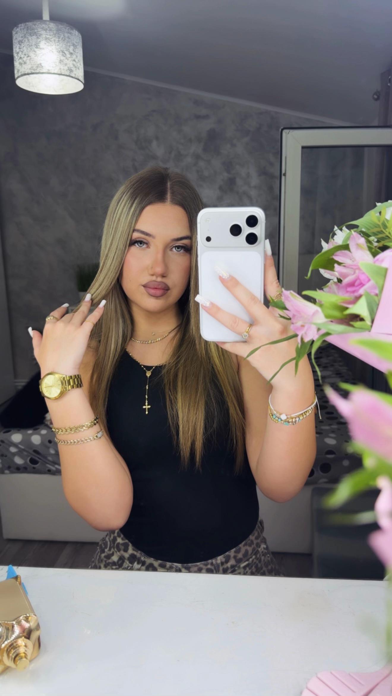 @👧🏼