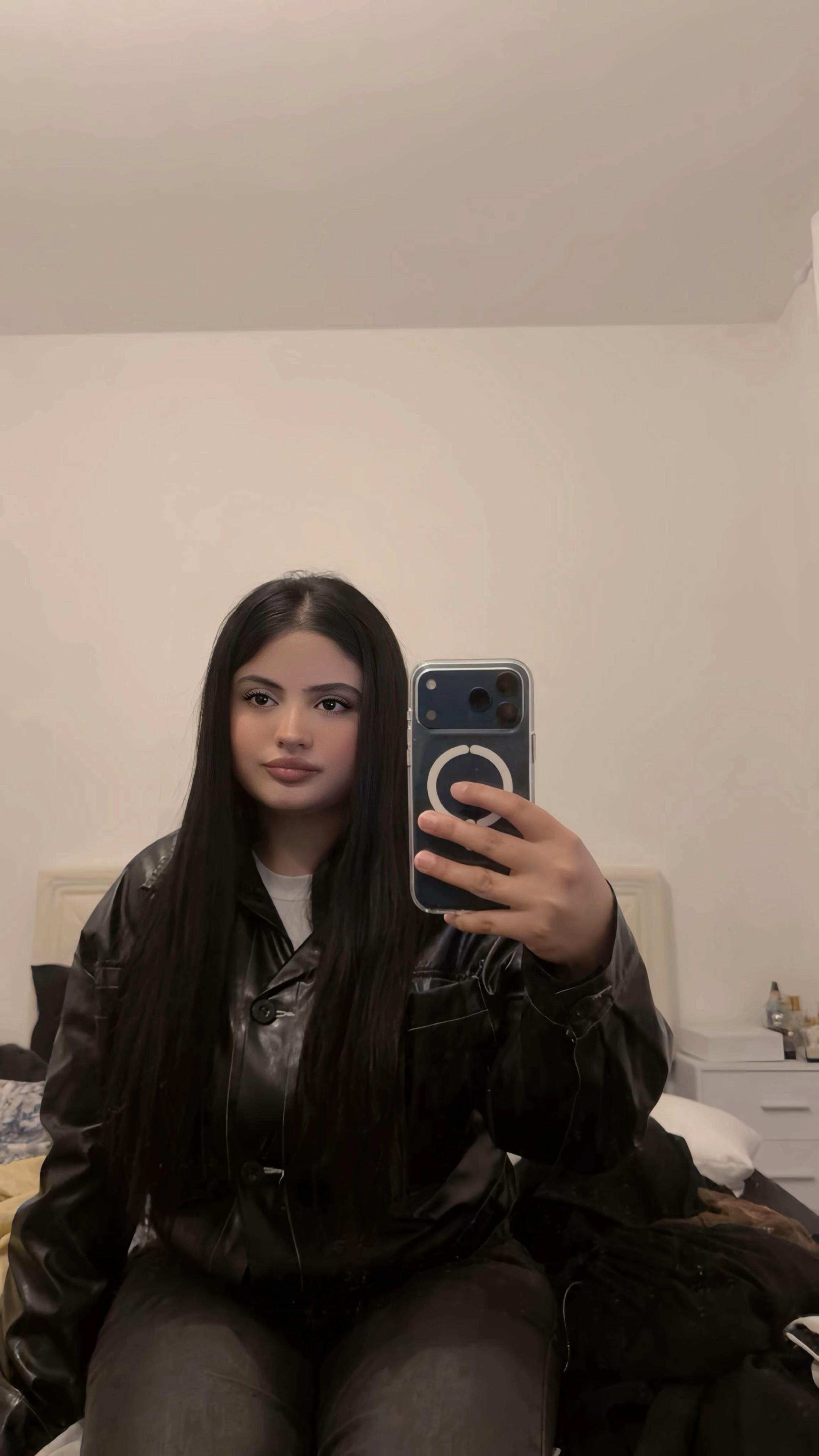 @𝐌