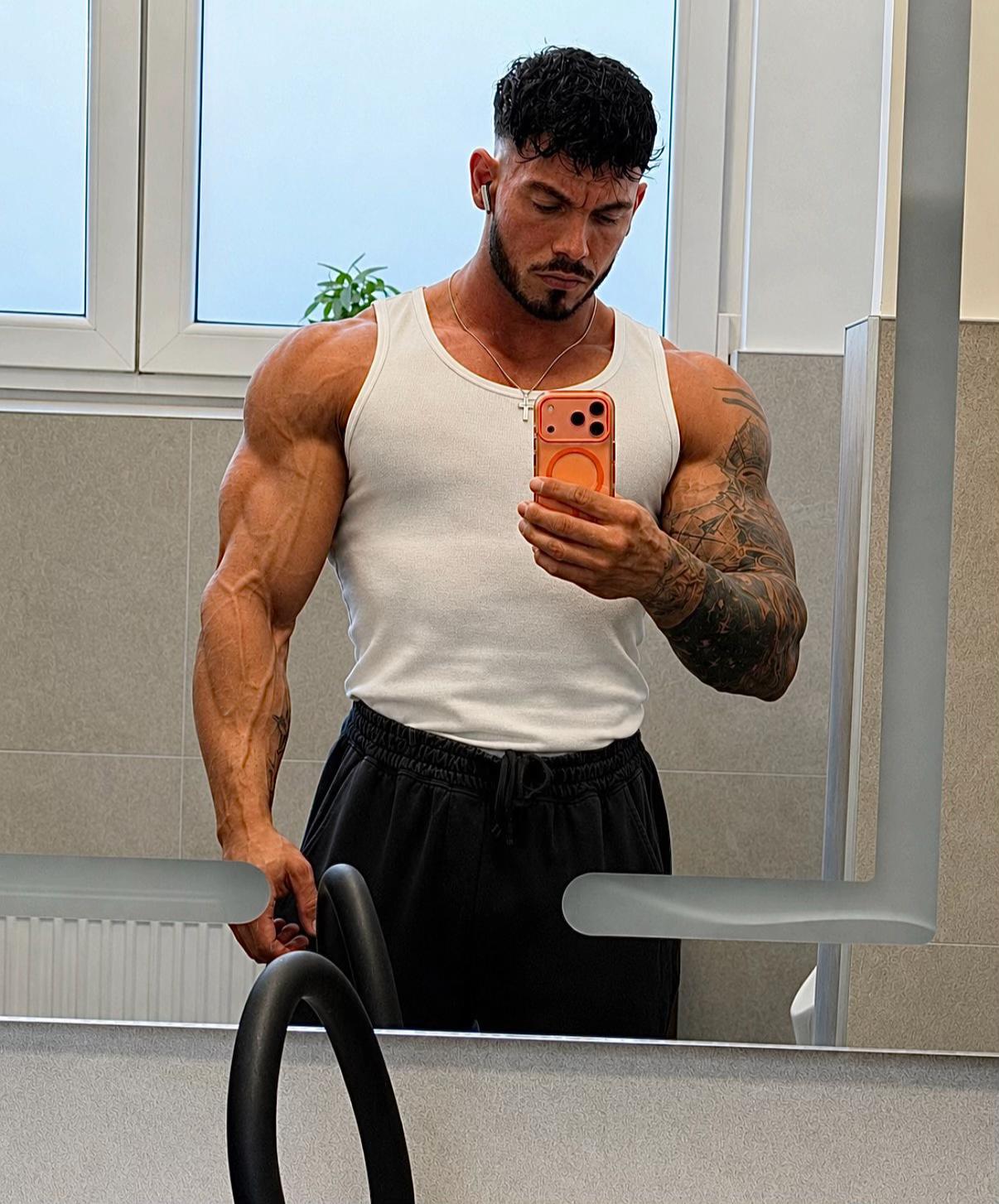 @Georgearvat_