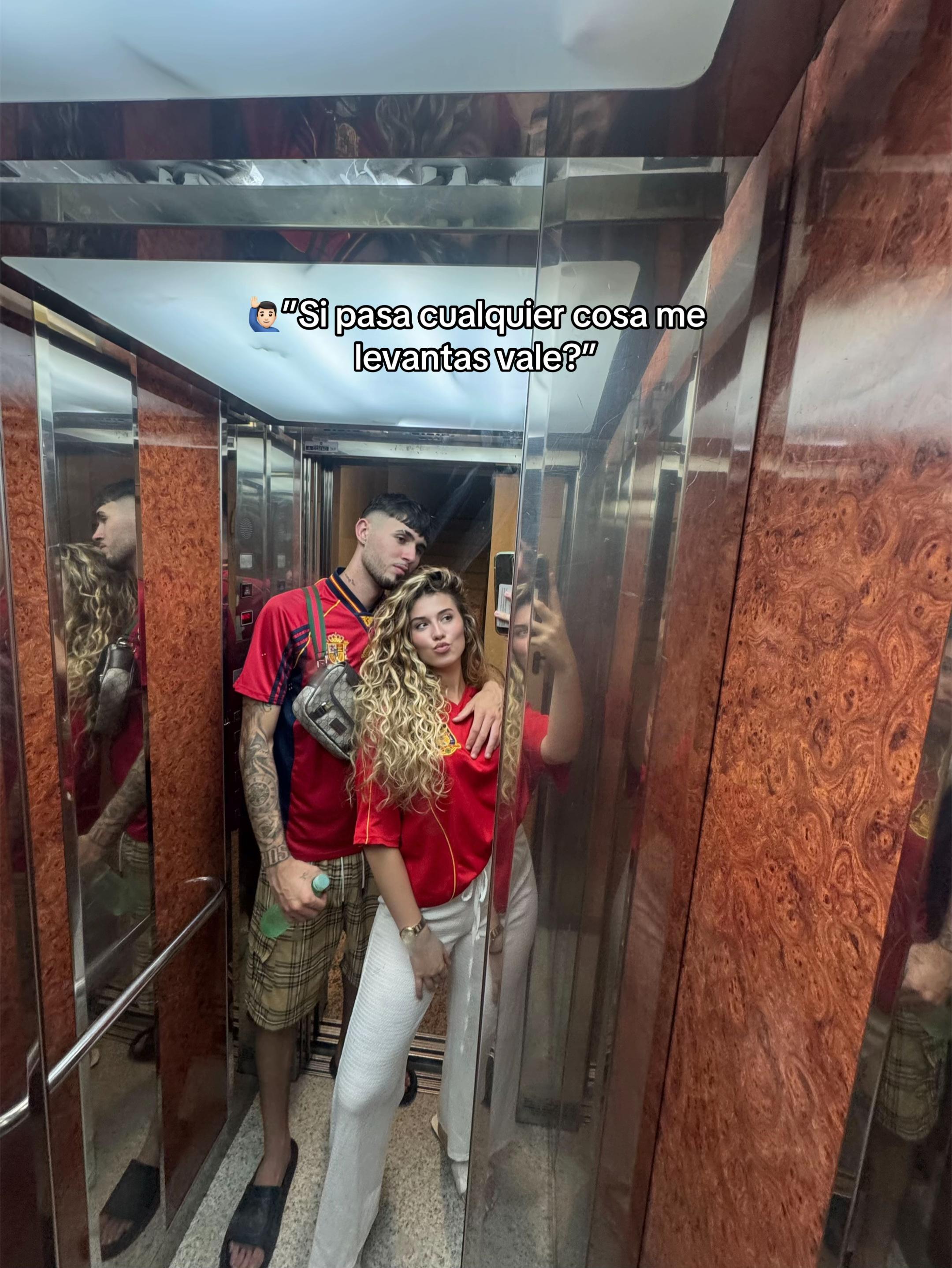 @claaudiahoyos