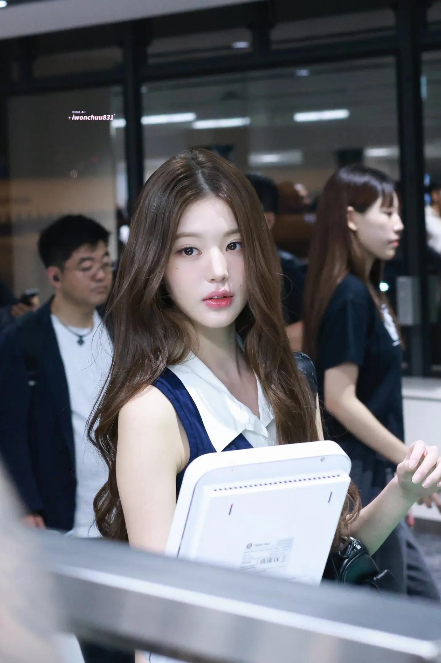 @Lỏ love wonyoung