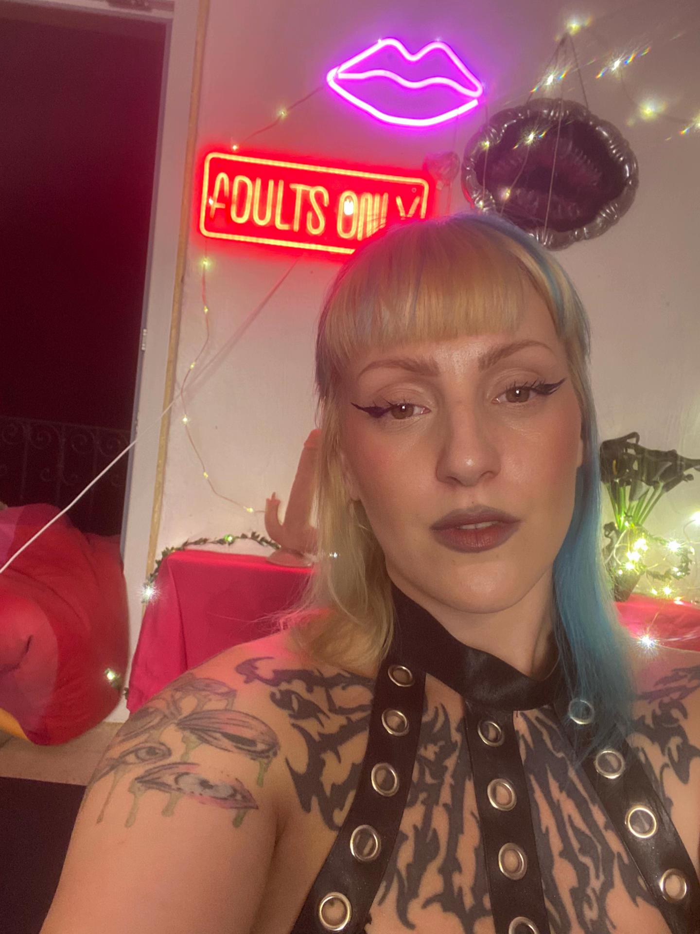 @Velenosa 👠🦂