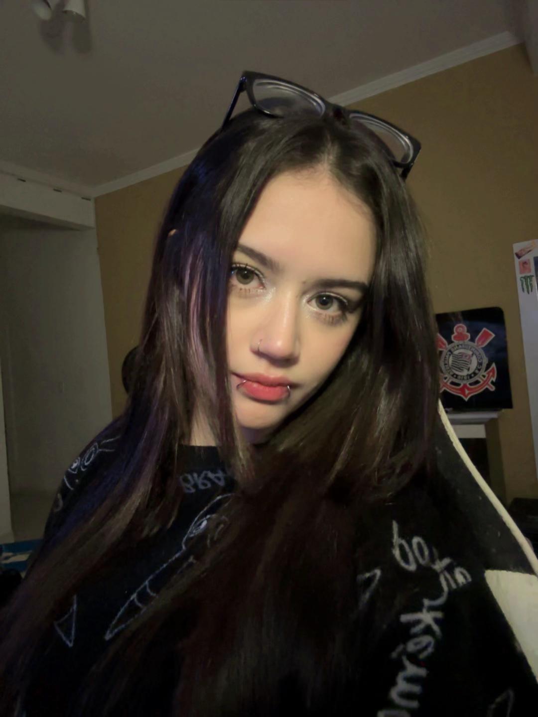 @twitch.tv/fruttinhaa