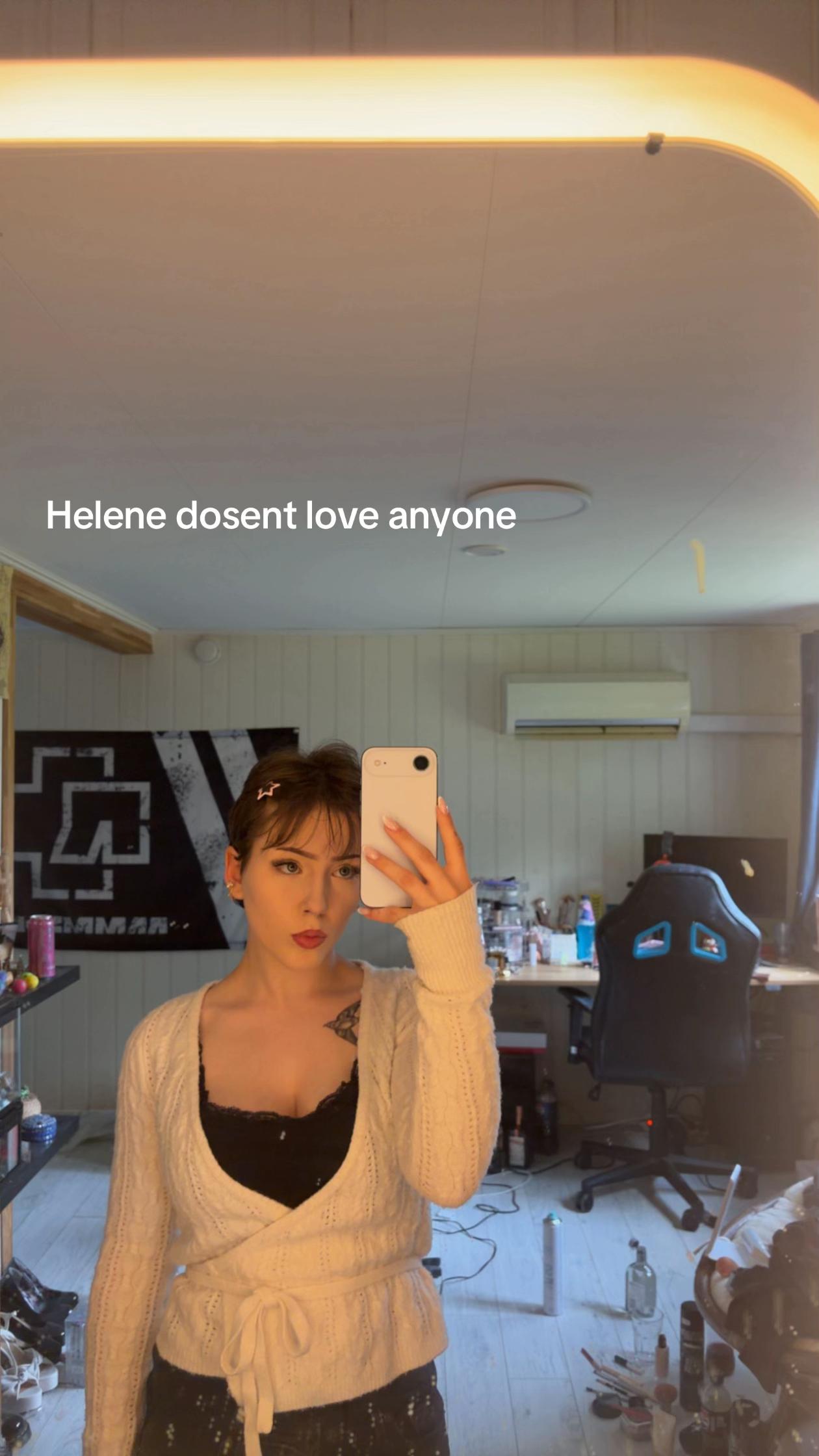@Hel🎀