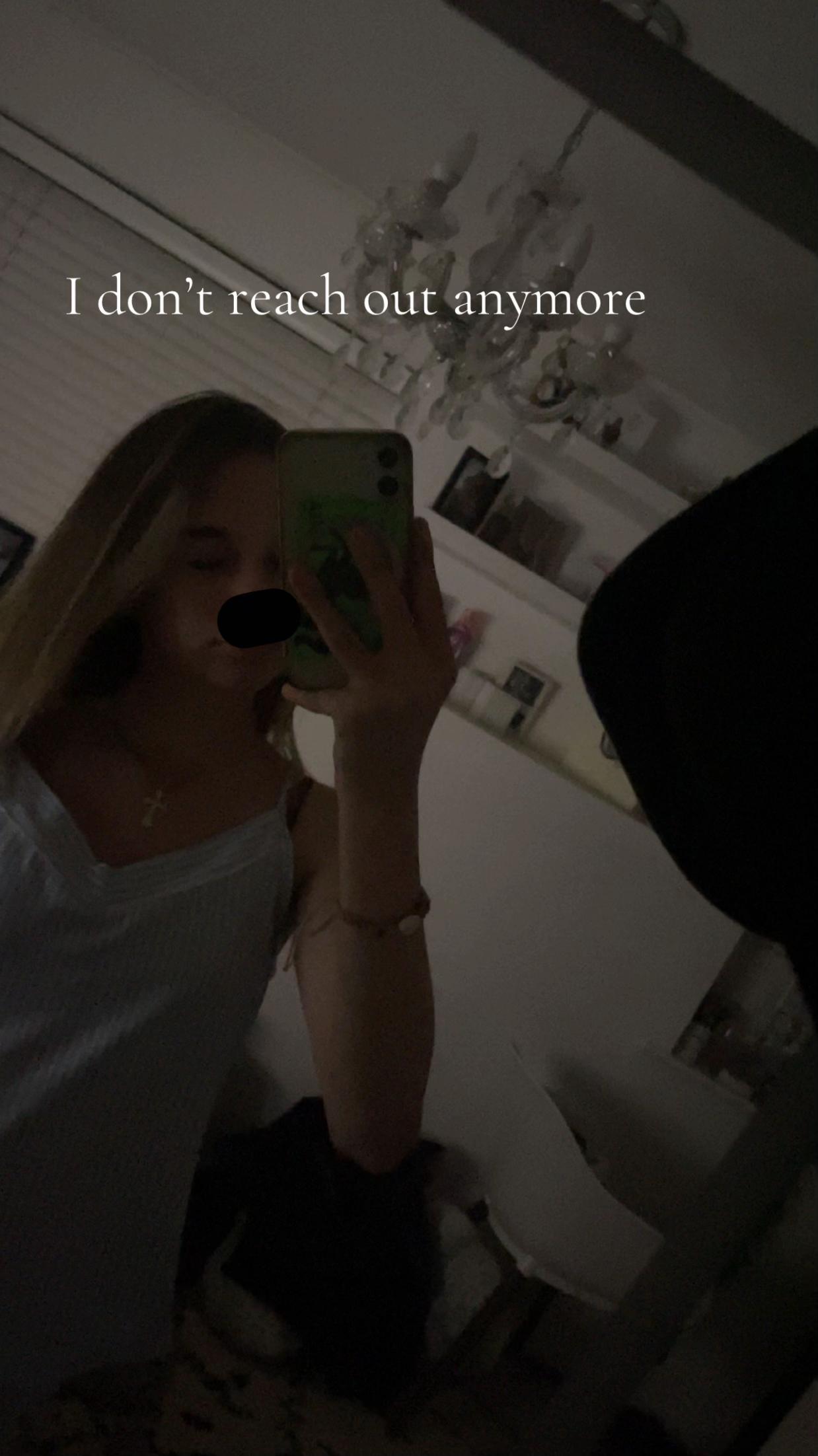 @Izz 🩶🫰🏻