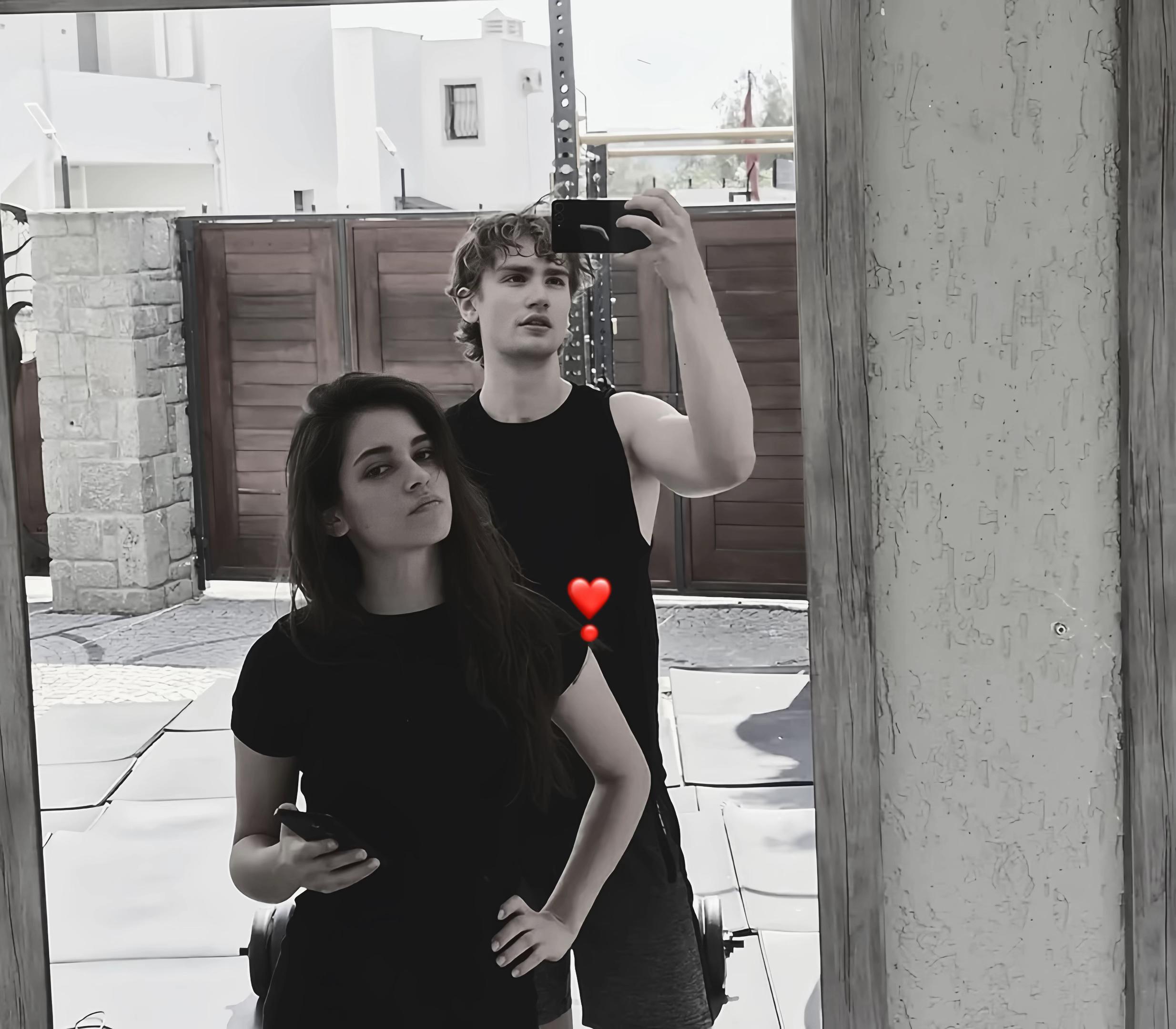 @🖤