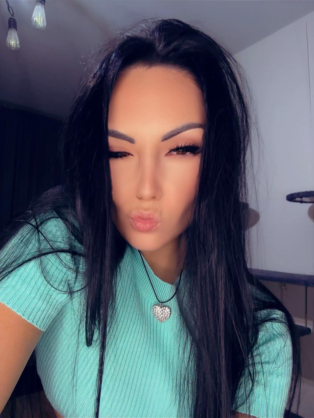 @Helen 🖤