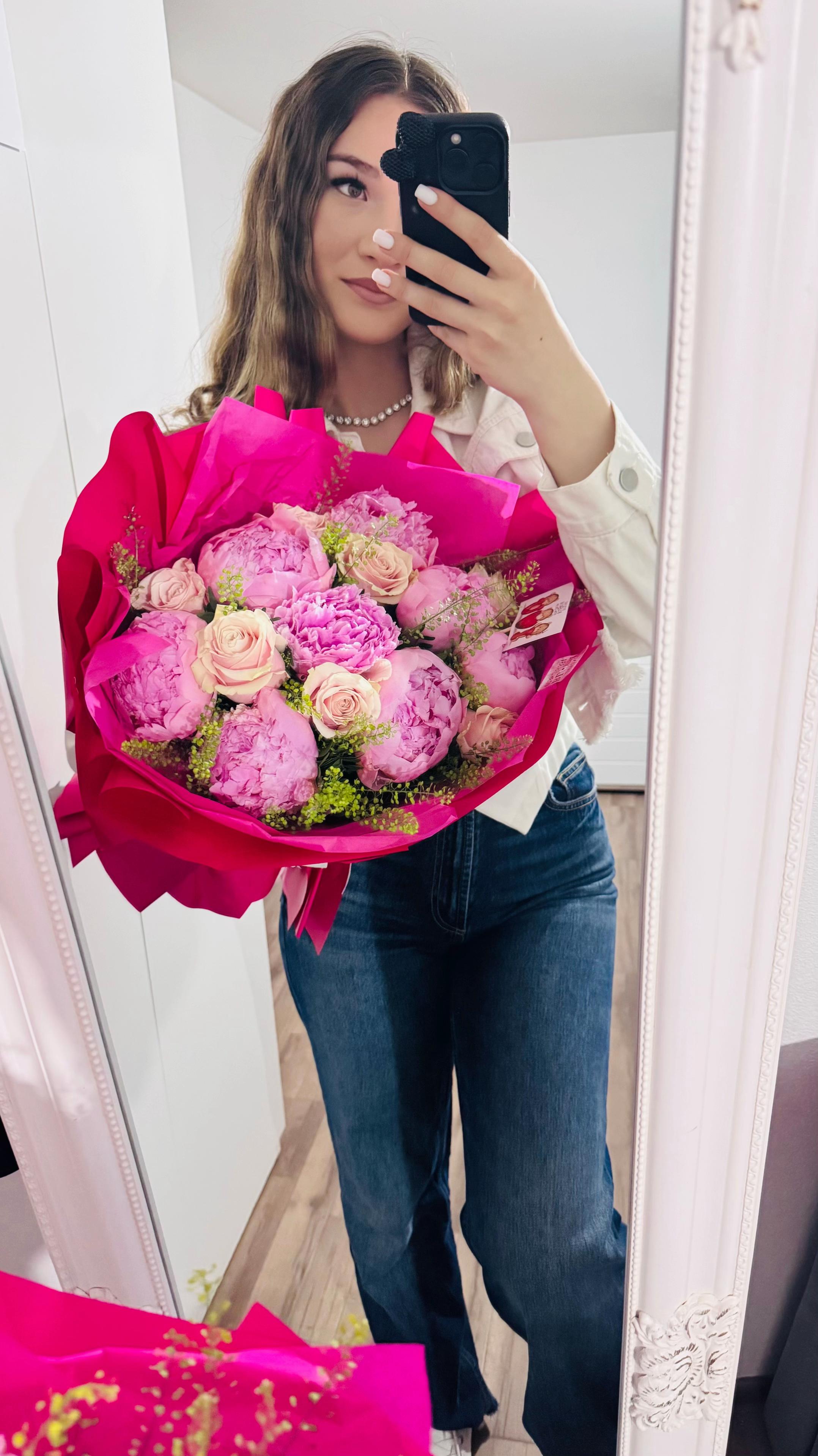 @𝒞𝓇𝒾𝓈𝓉𝒾𝓃𝒶