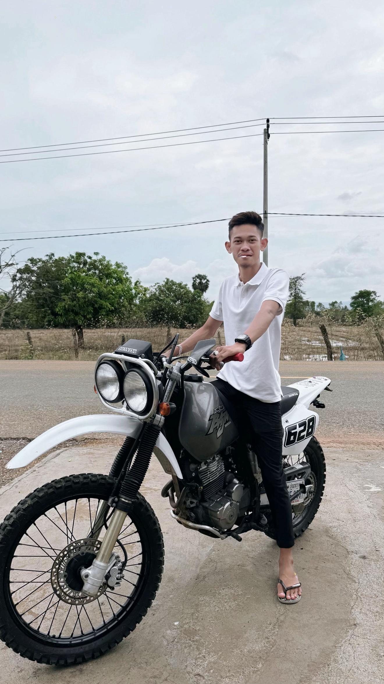 @កែវ ប្រុសពេជ្រ