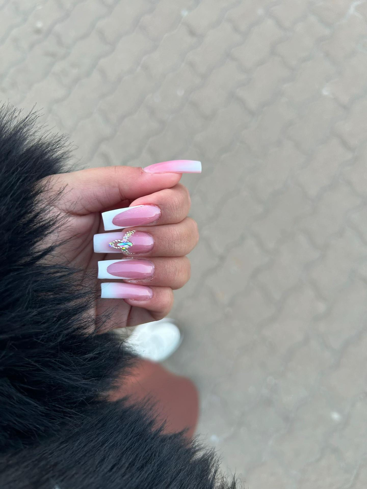 @Nails_vil&aacute;g