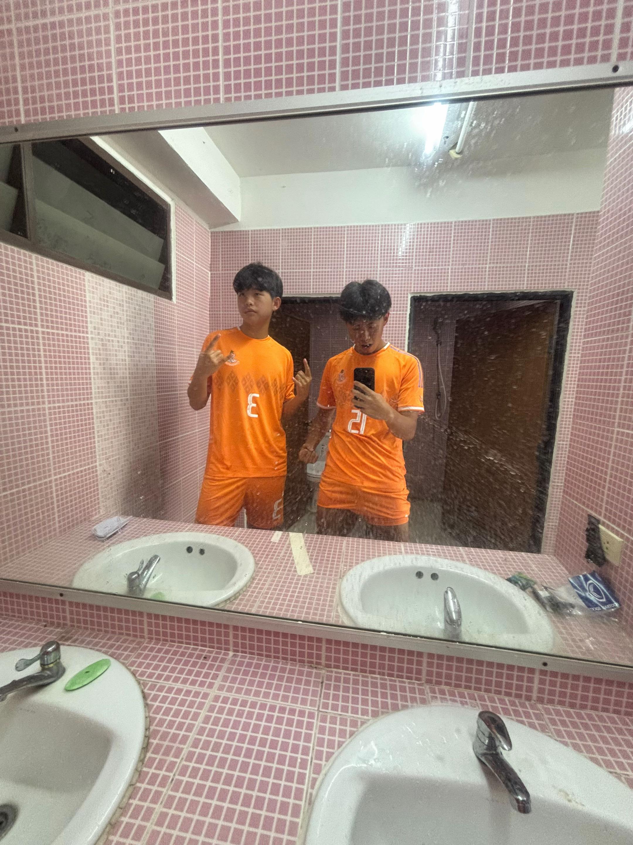 @Mos