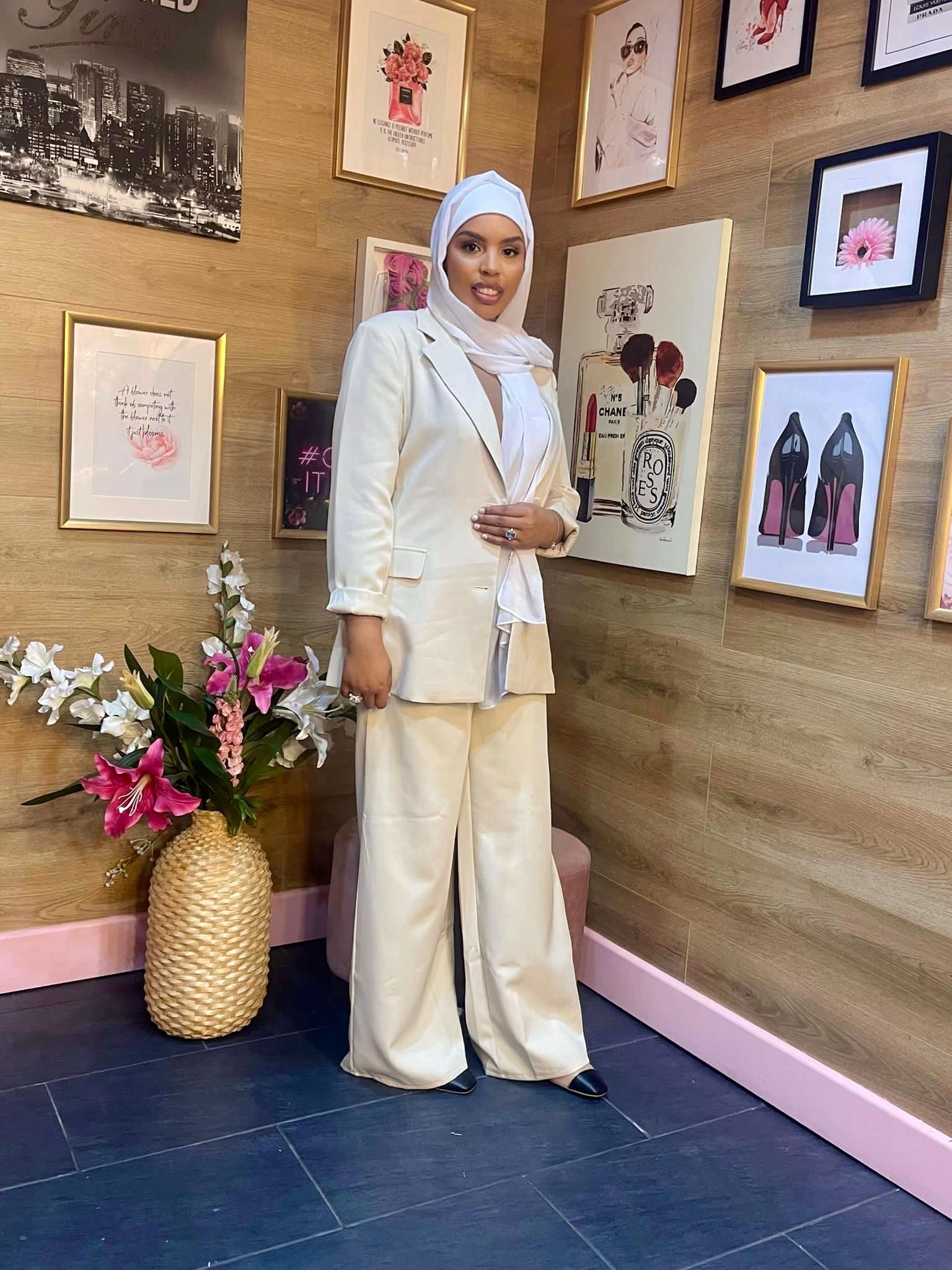 @Aisha🧸