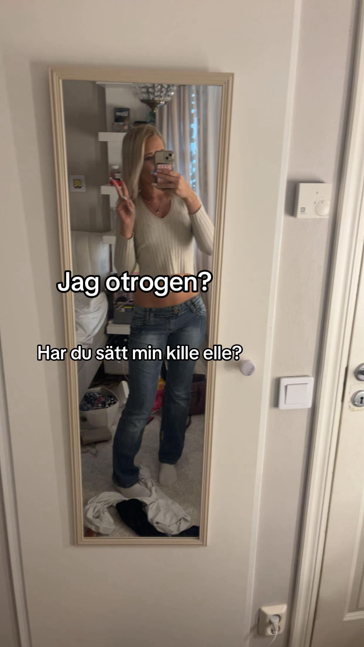 @𝕃𝕚𝕤𝕖𝕟