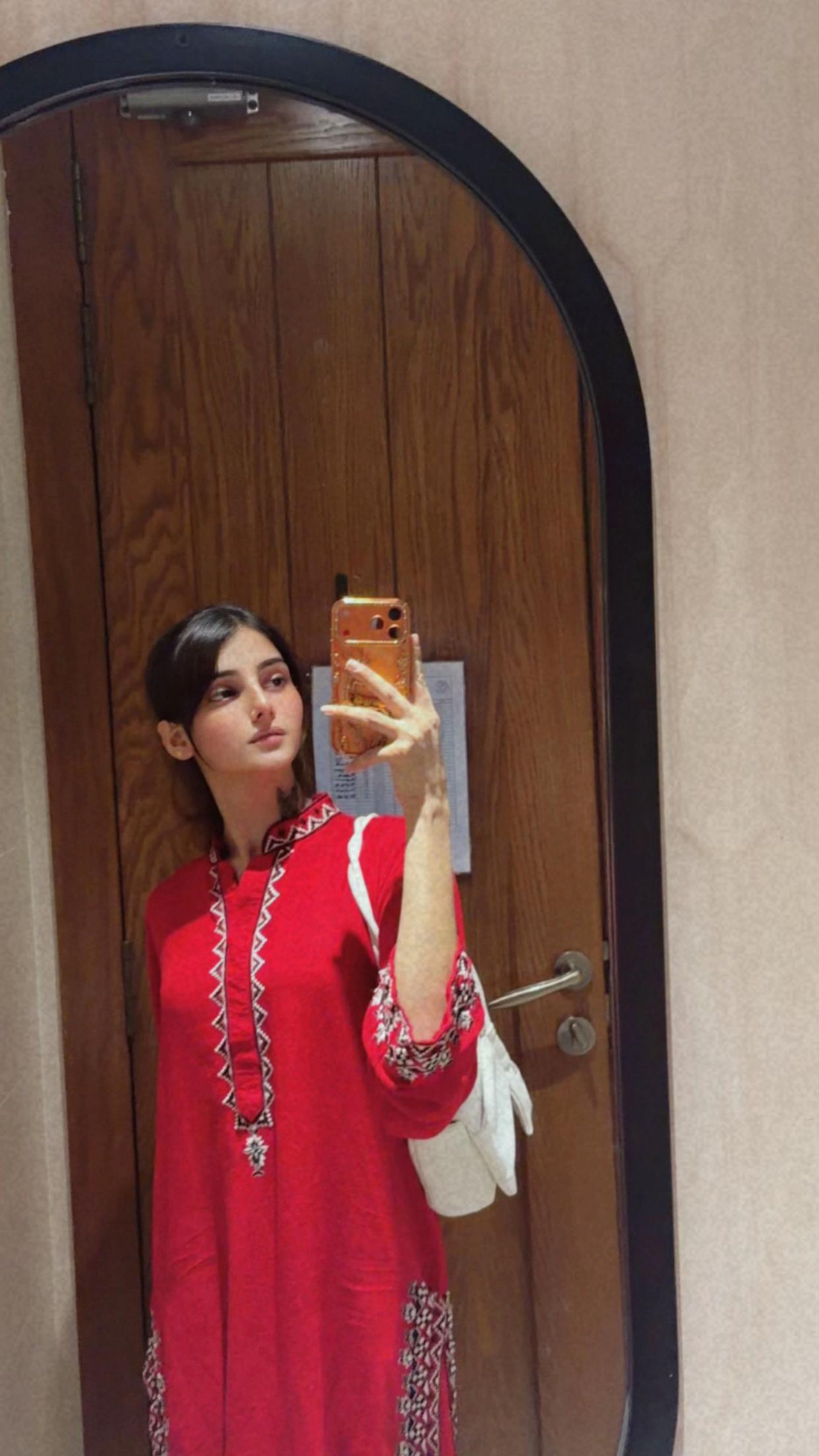 @Sania chaudhary 🖤🖤