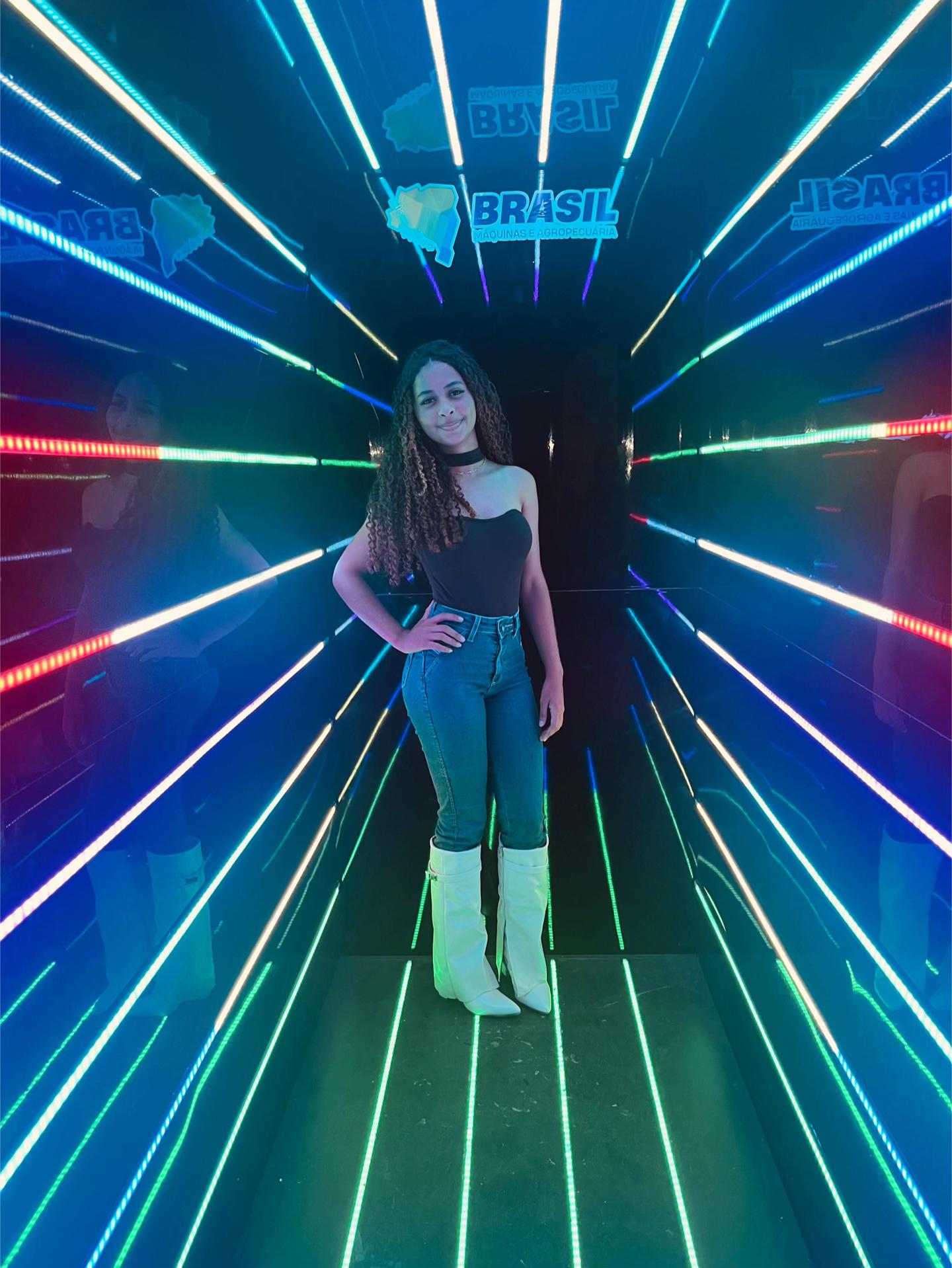 @yasneiff