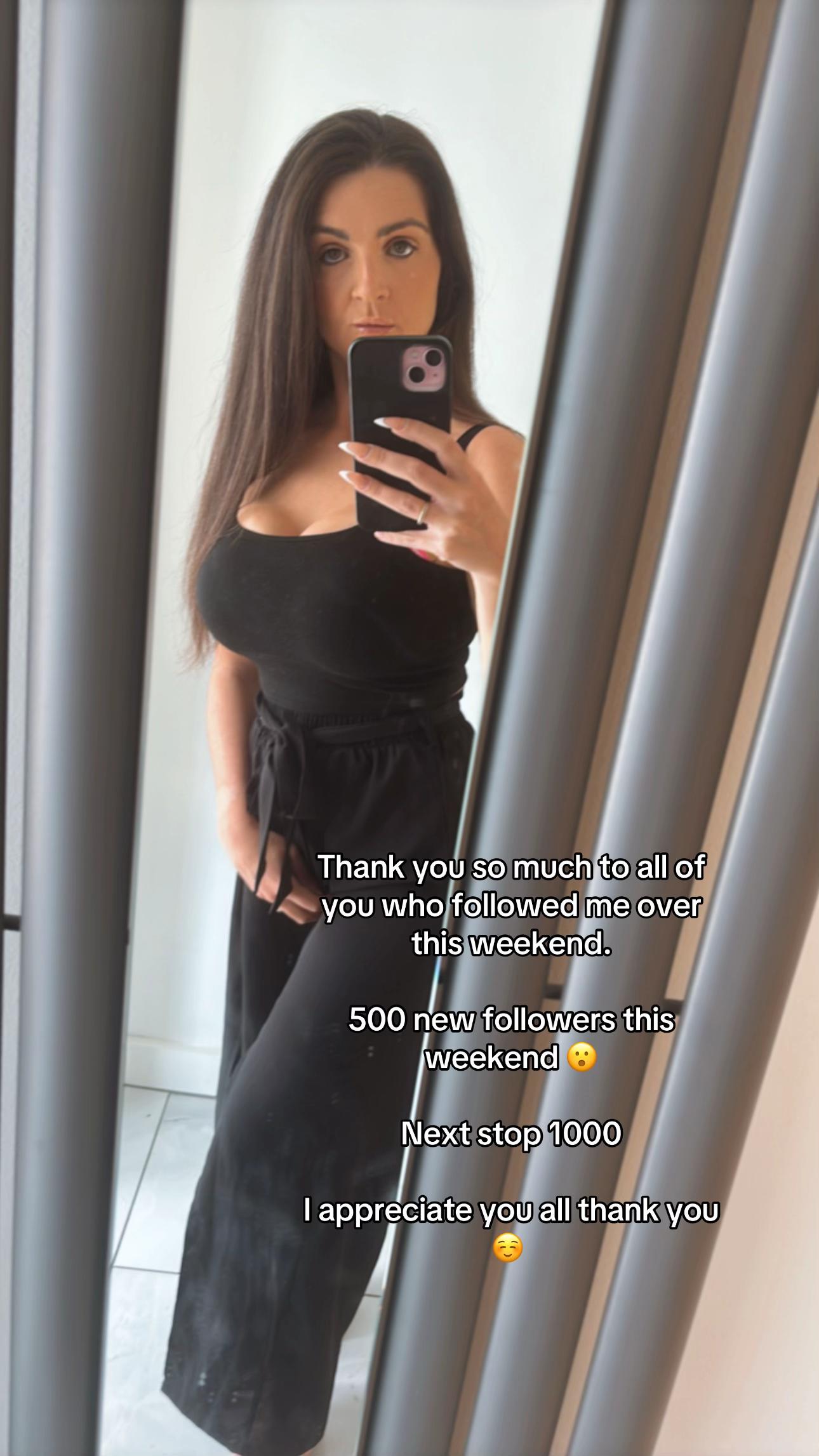@laumumof4
