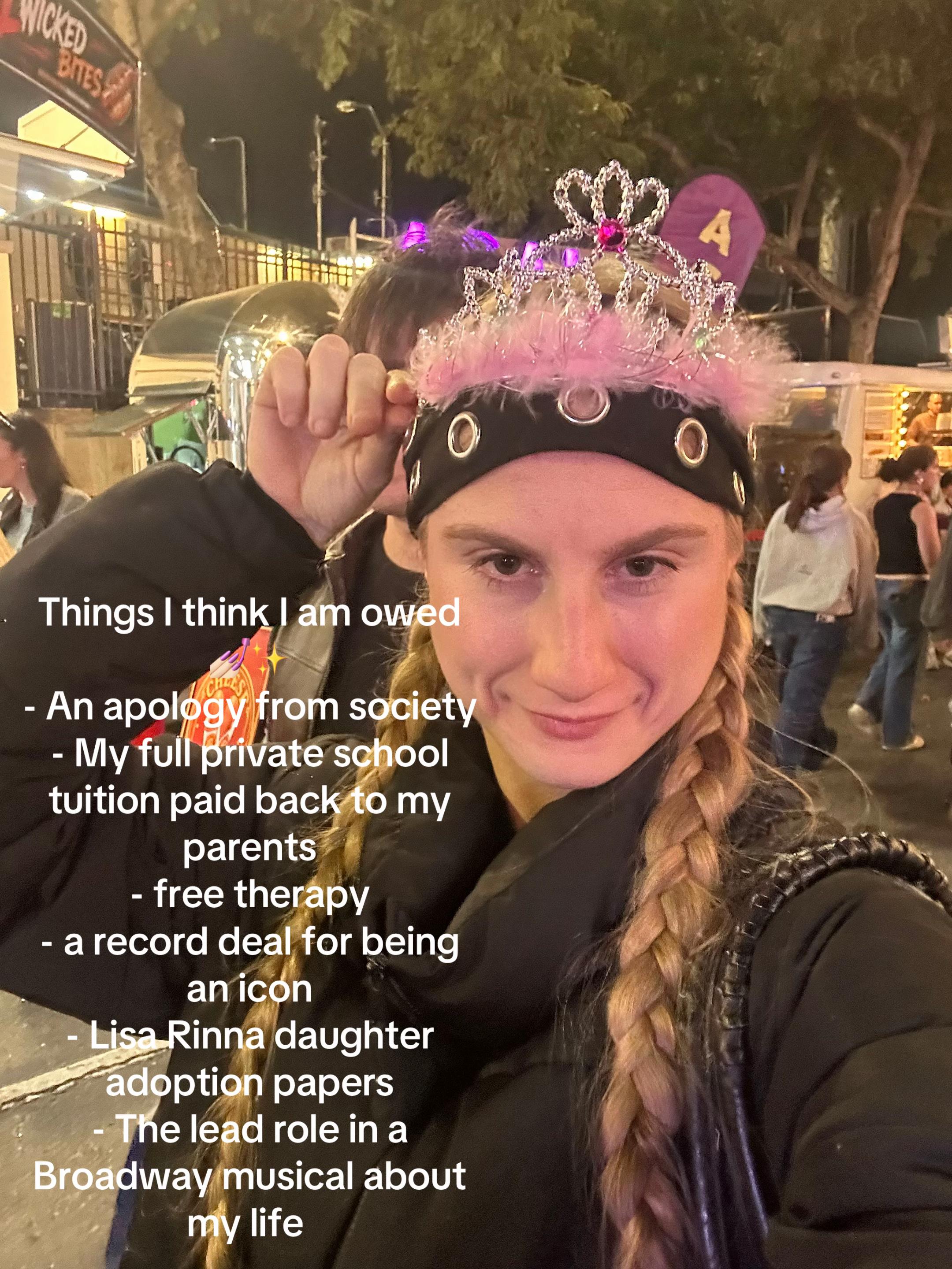 @lilyfrommodernfamily
