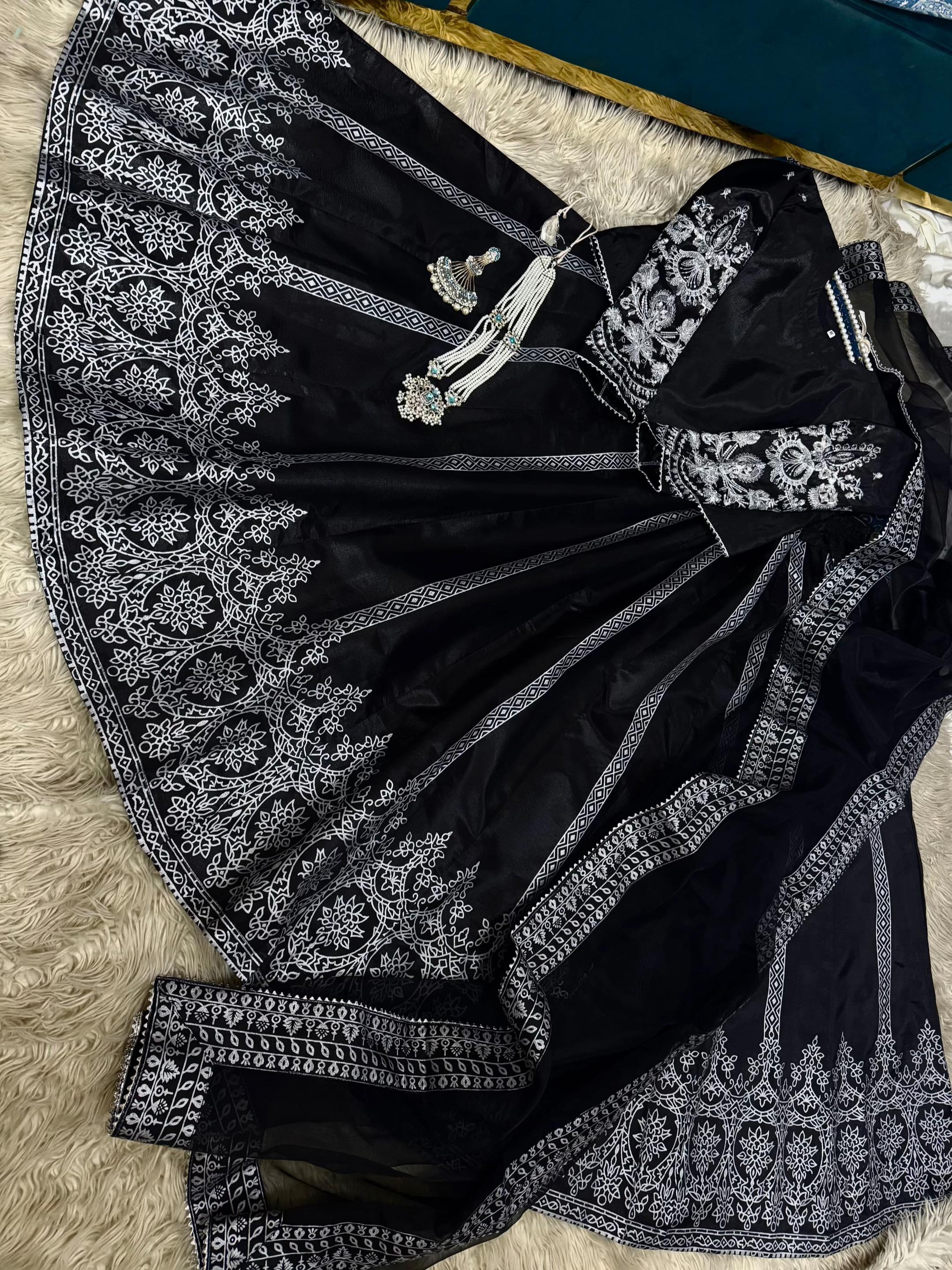 @Ayesha Wardrobe👗