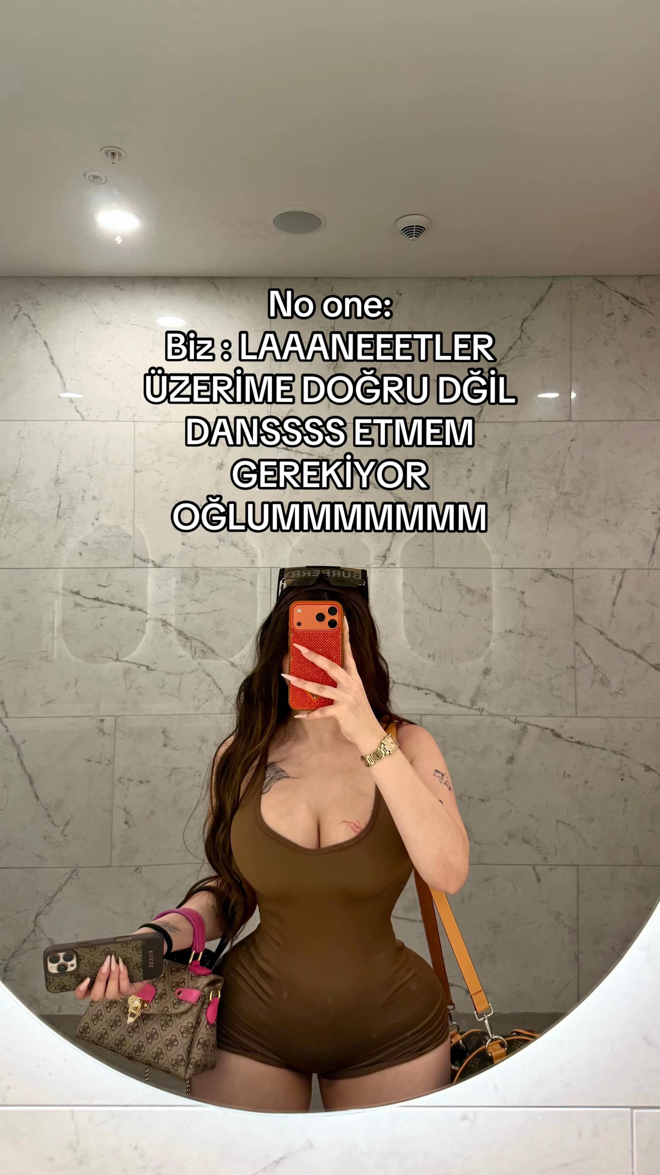 @hellodespina