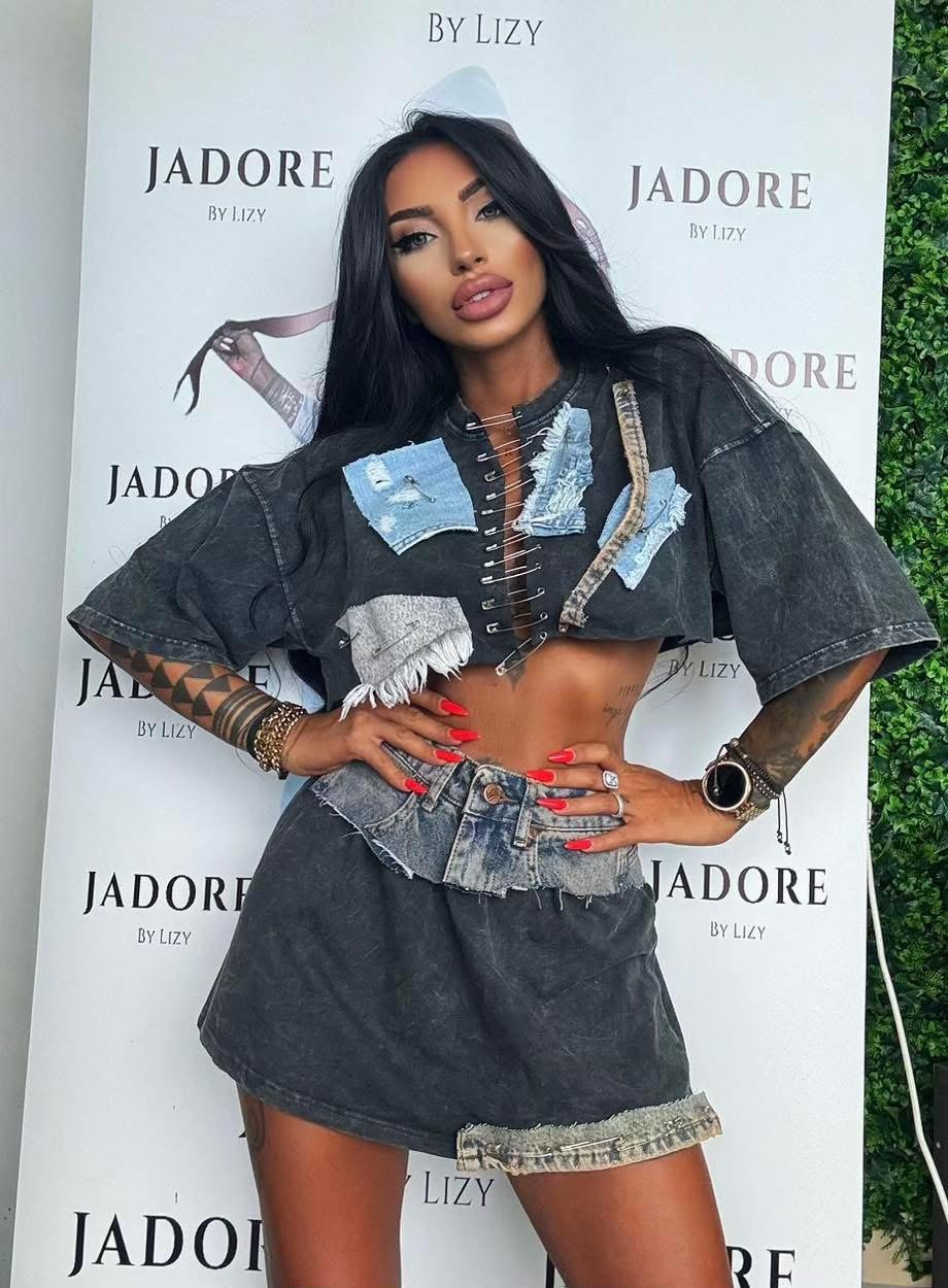 @J A D O R E