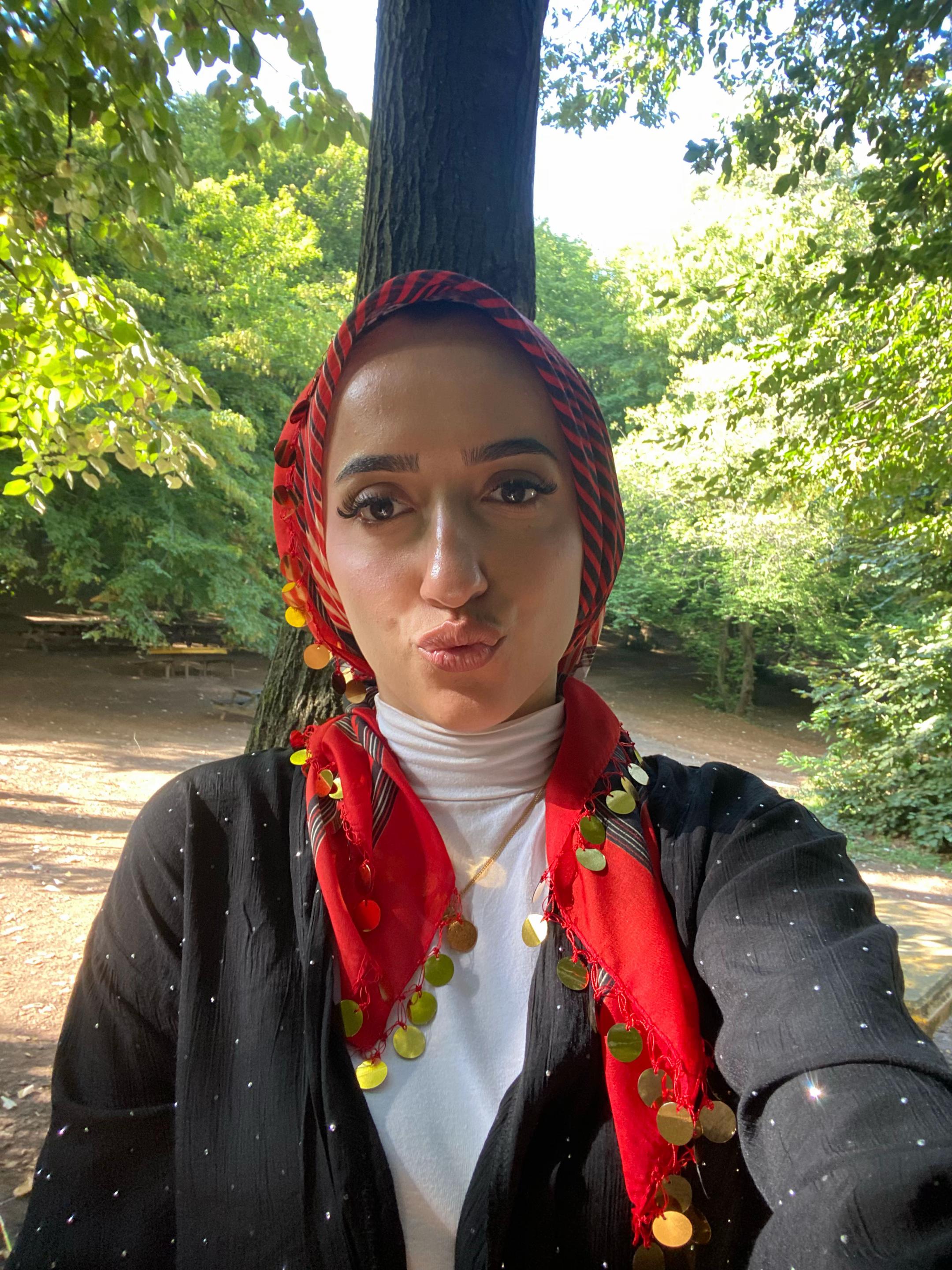 @ℰ