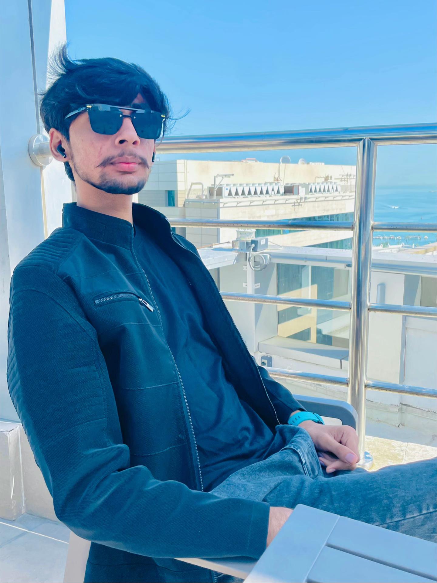 @🦅