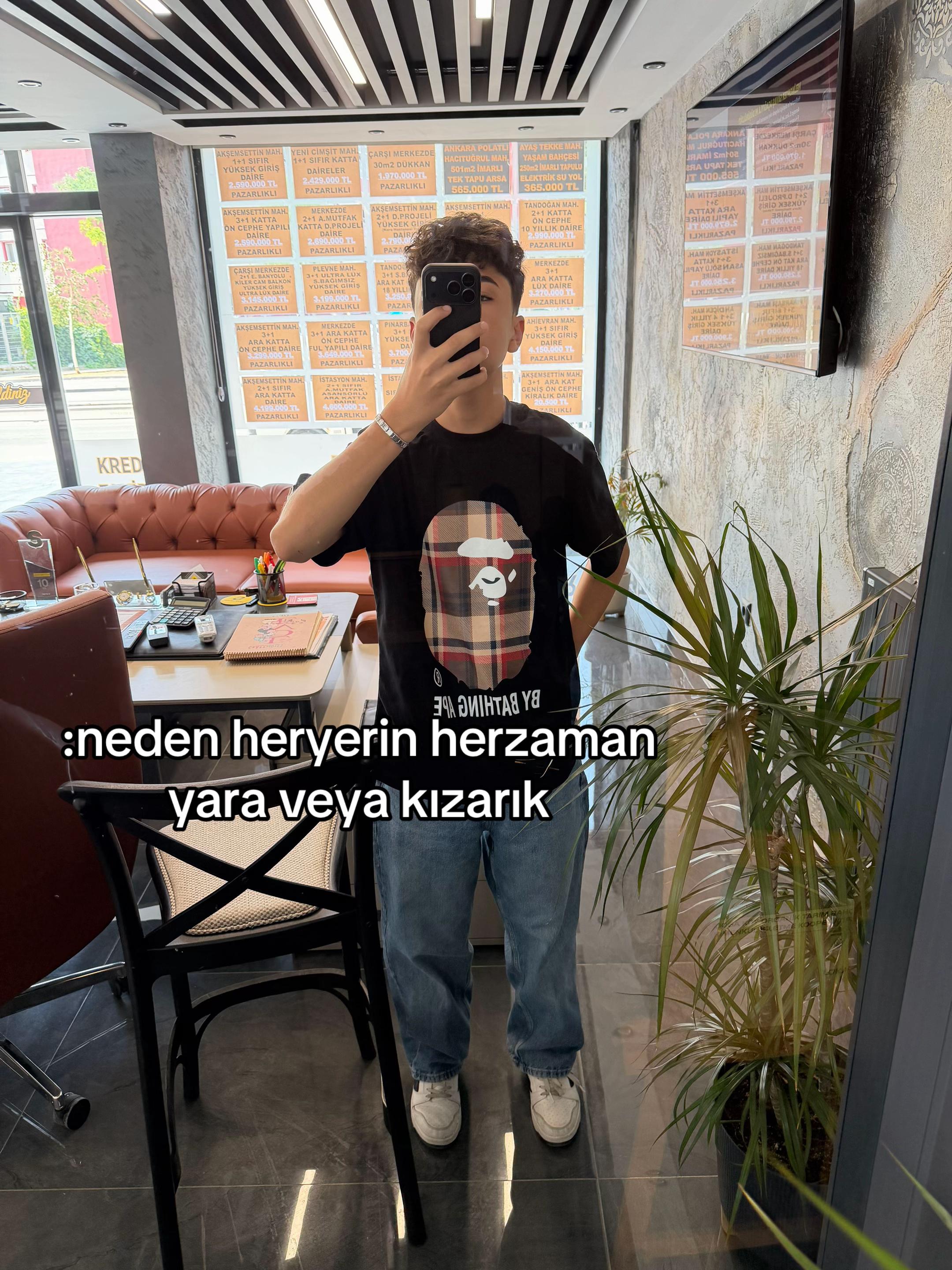 @👾