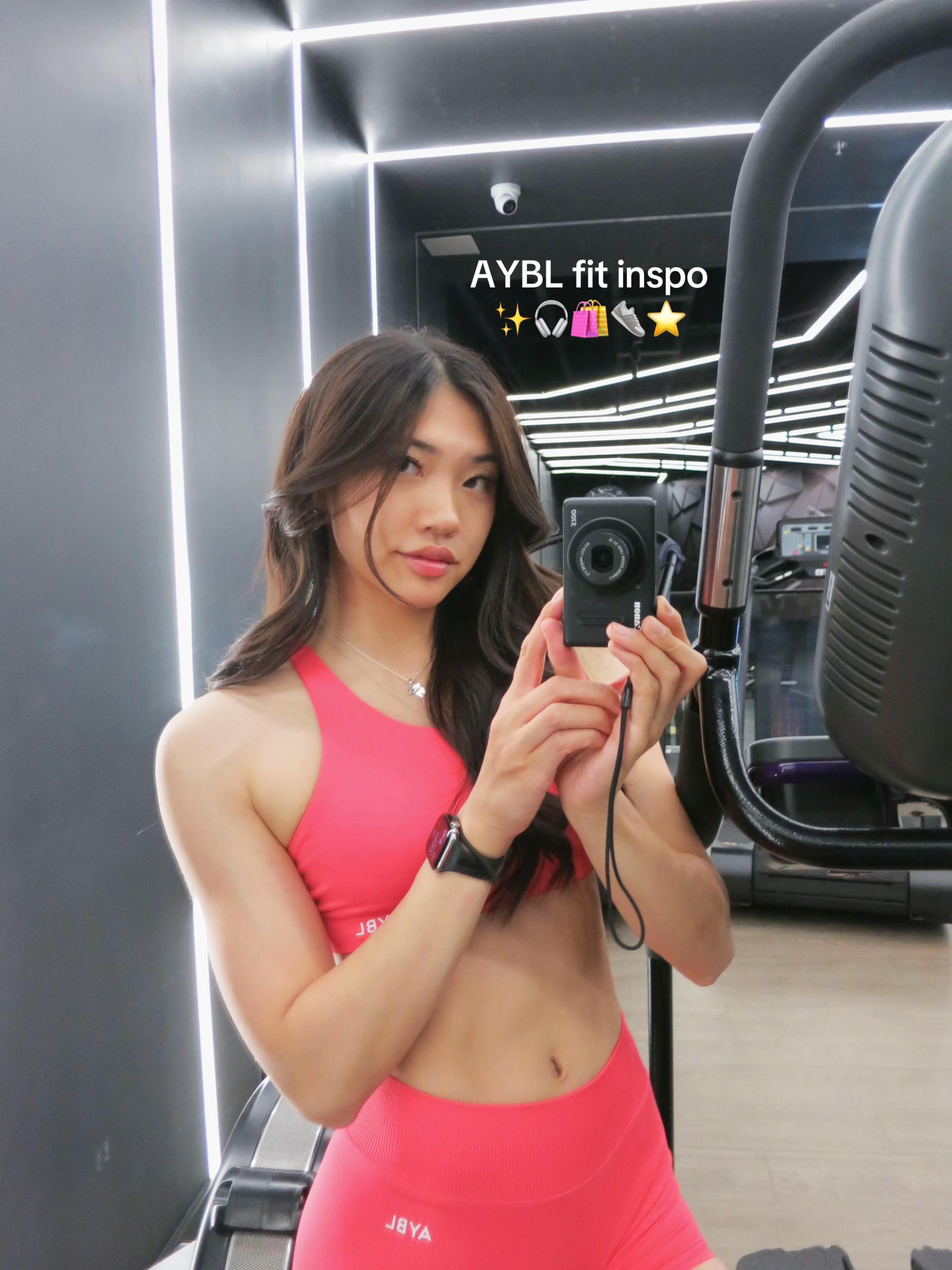 @raechelklifts