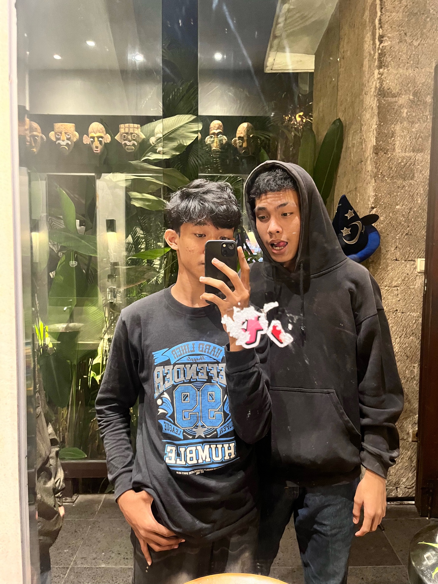 @4thurzz