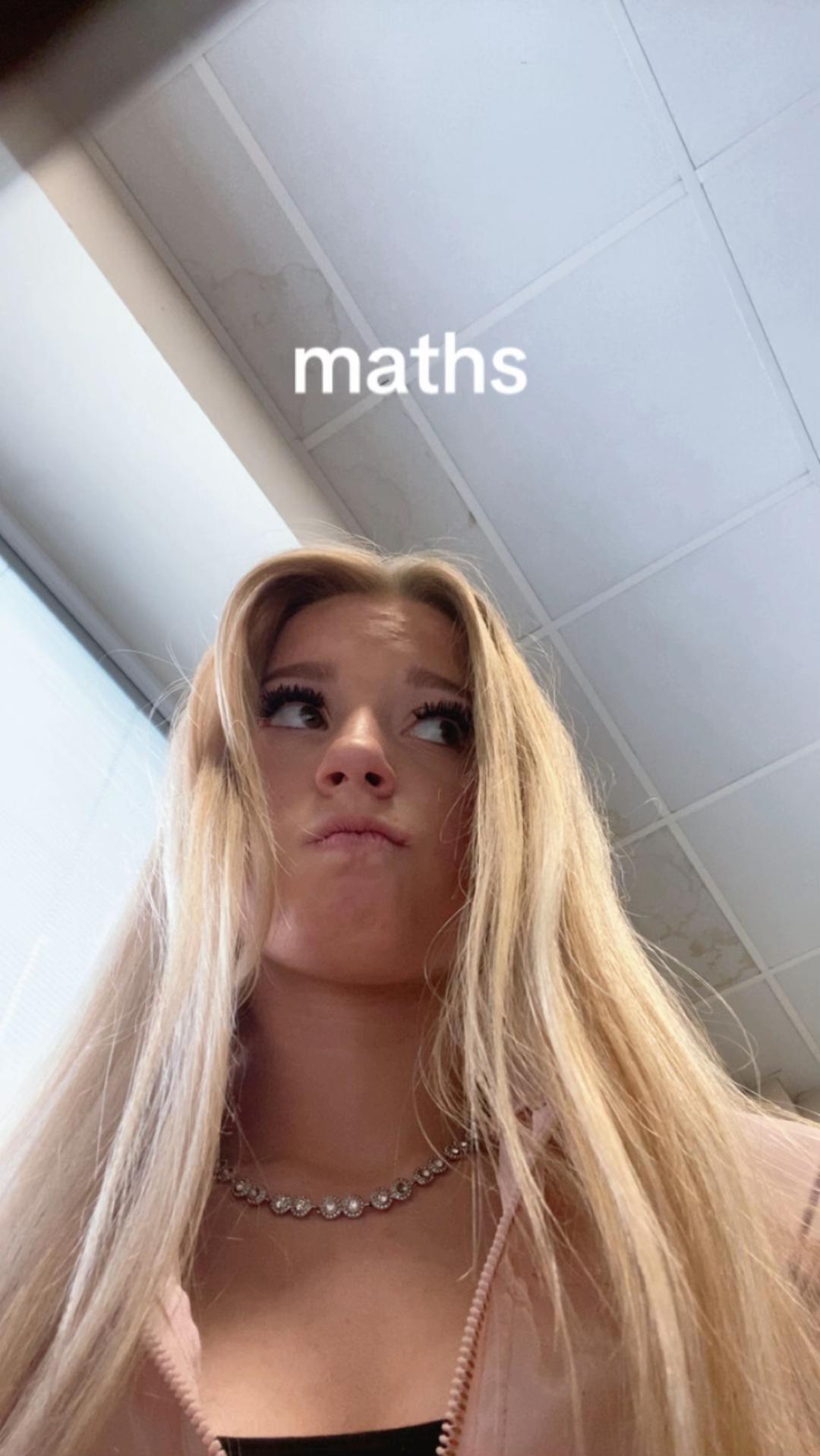 @𝐁𝐎𝐍𝐍𝐈𝐄 💞